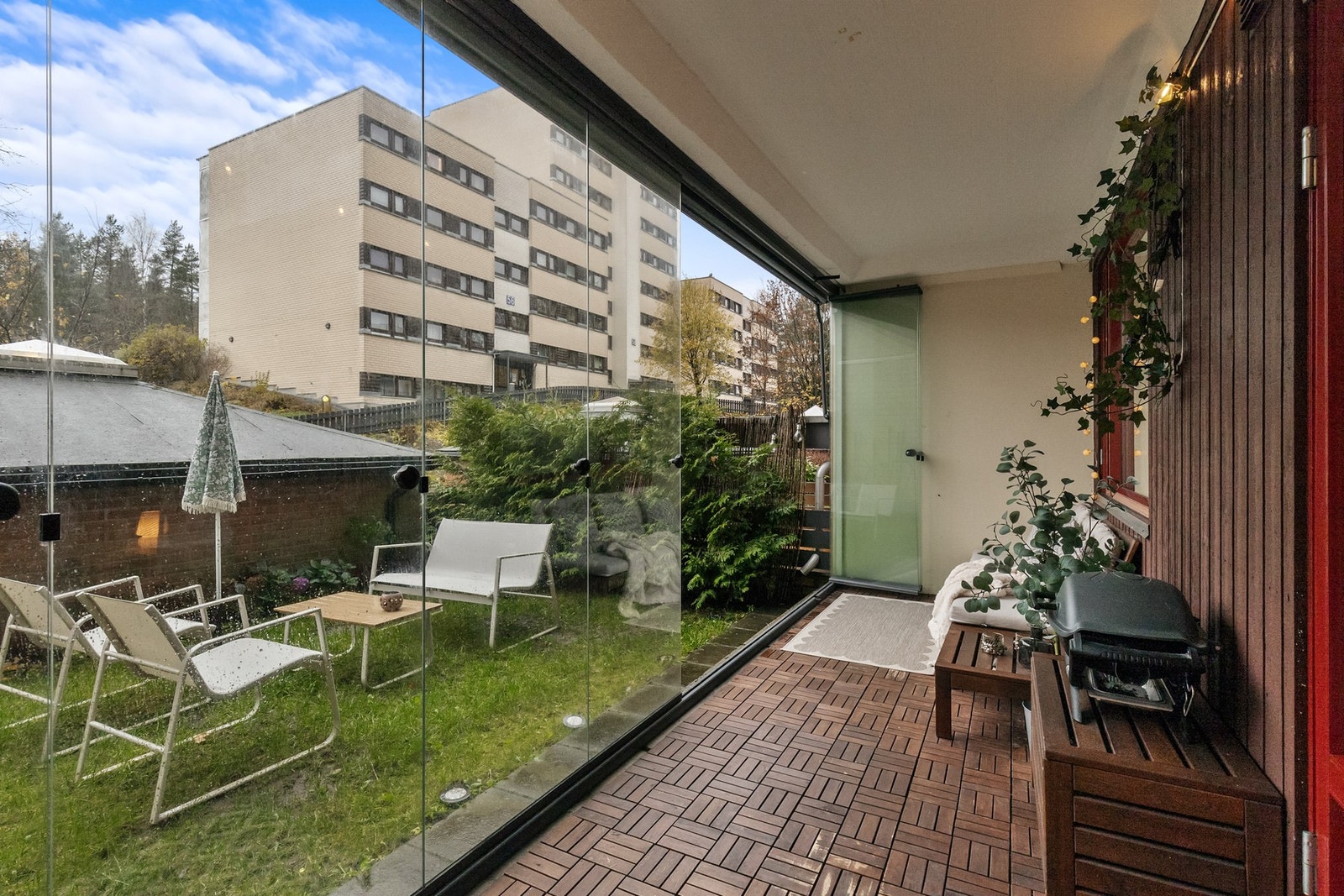 Dette er en koselig 2-romsleilighet med enkel adkomst, i et rolig og etablert boligområde på Romsås. Galleribilde