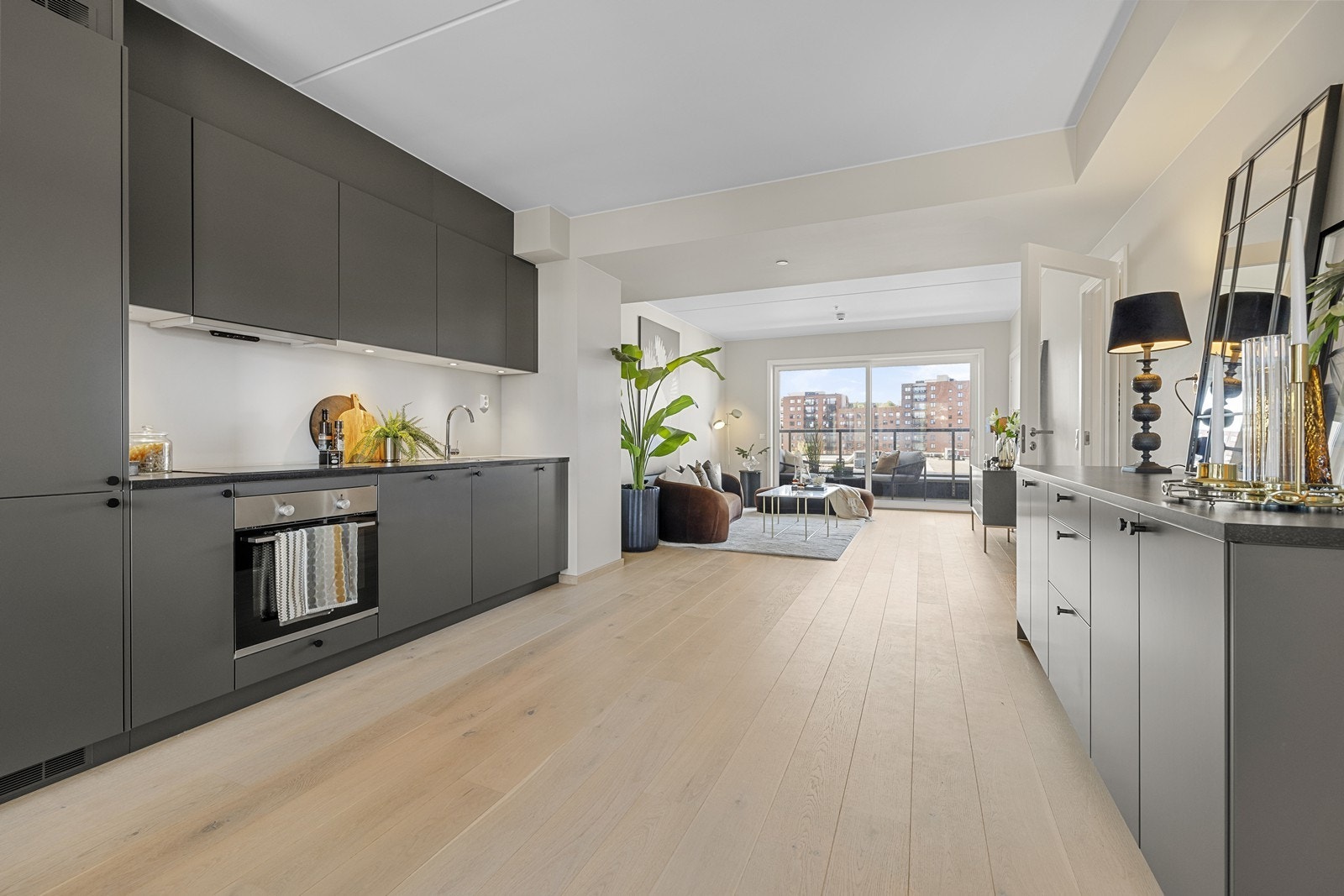 Moderne kjøkken/stue i åpen løsning. Galleribilde