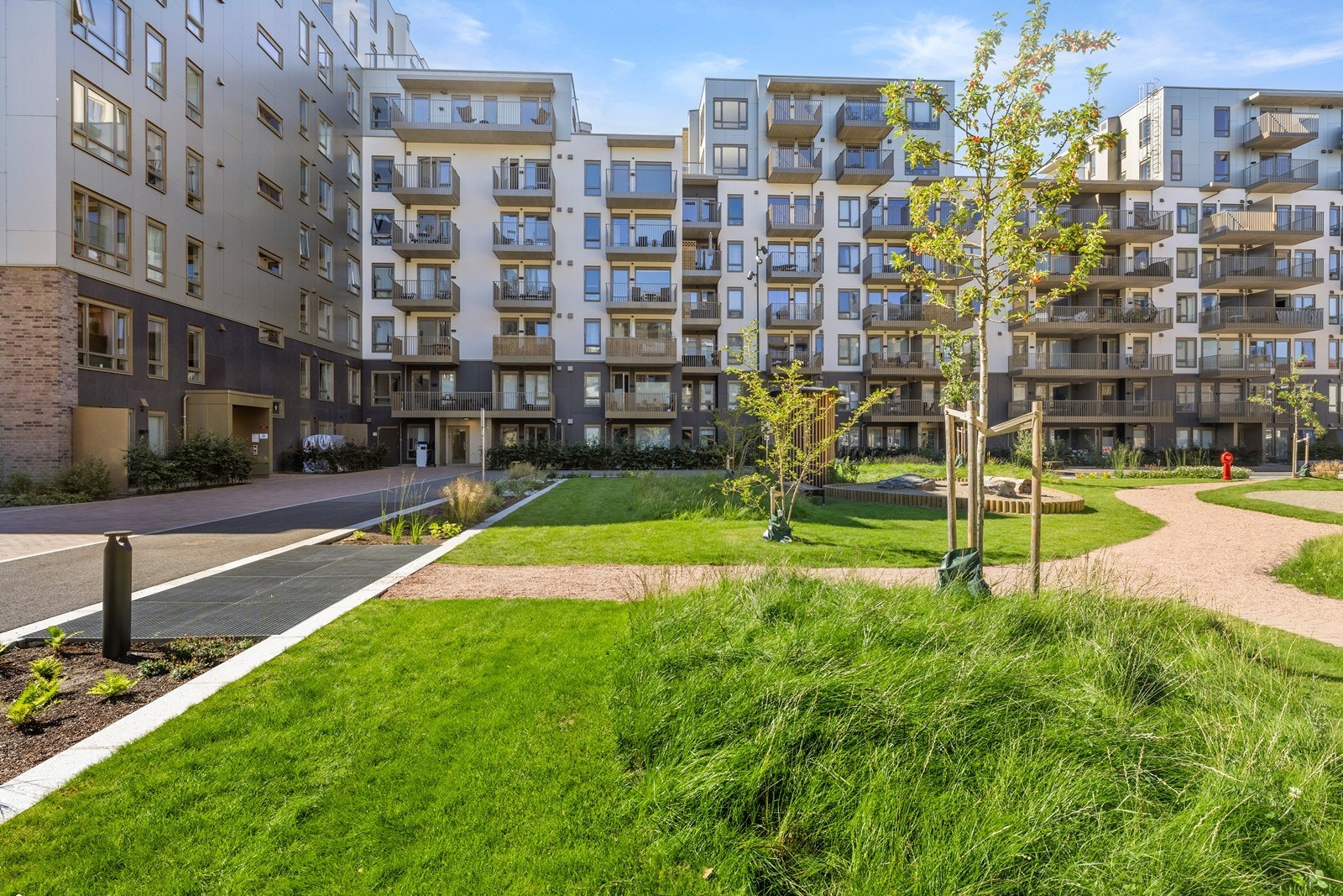 Sameiet har meget flott opparbeidet fellesområder mellom blokkene Galleribilde