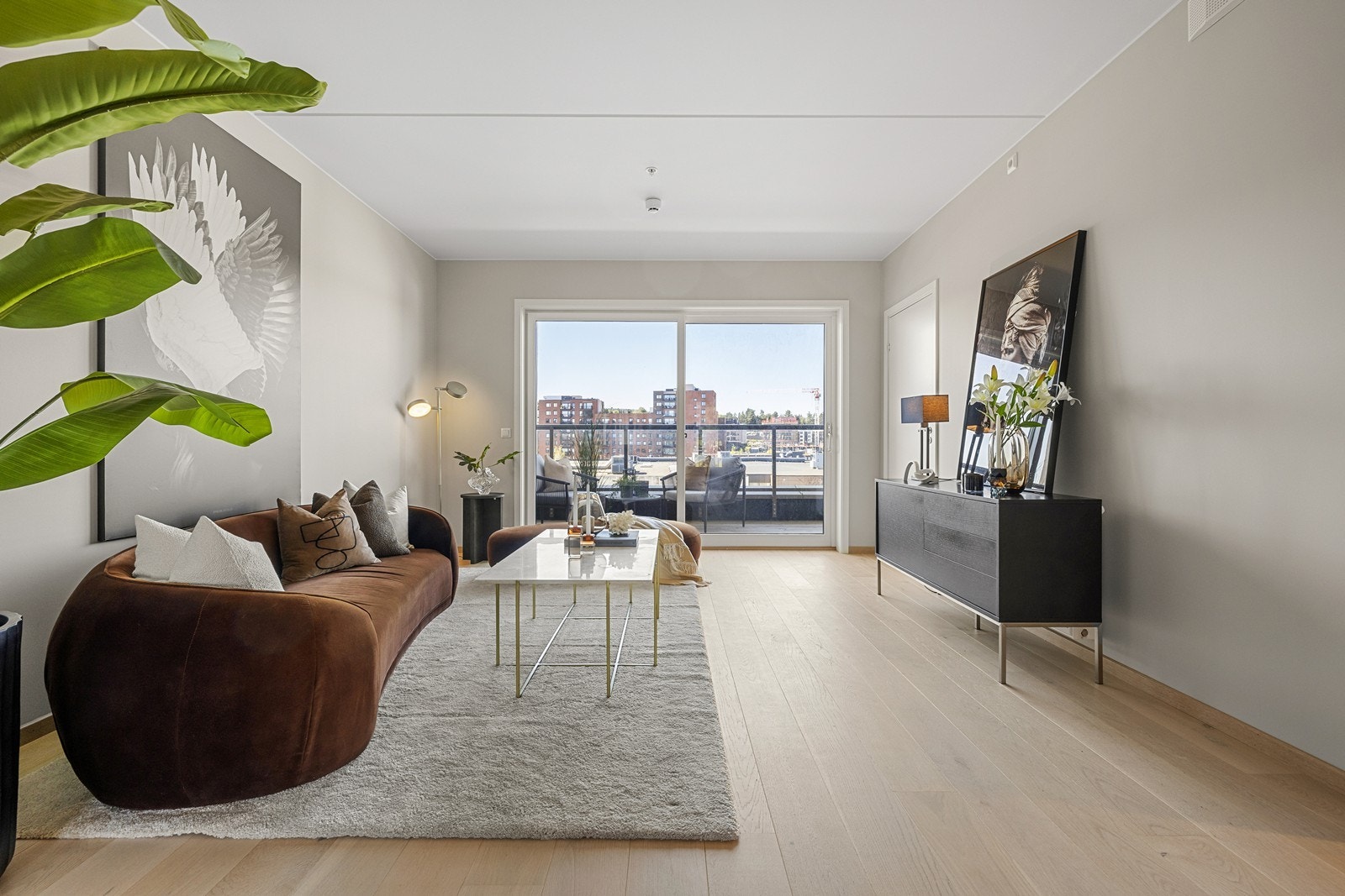 Dette er en helt ny, rålekker 4-roms toppleilighet fra 2024 med flott beliggenhet midt på Skårersletta. Galleribilde