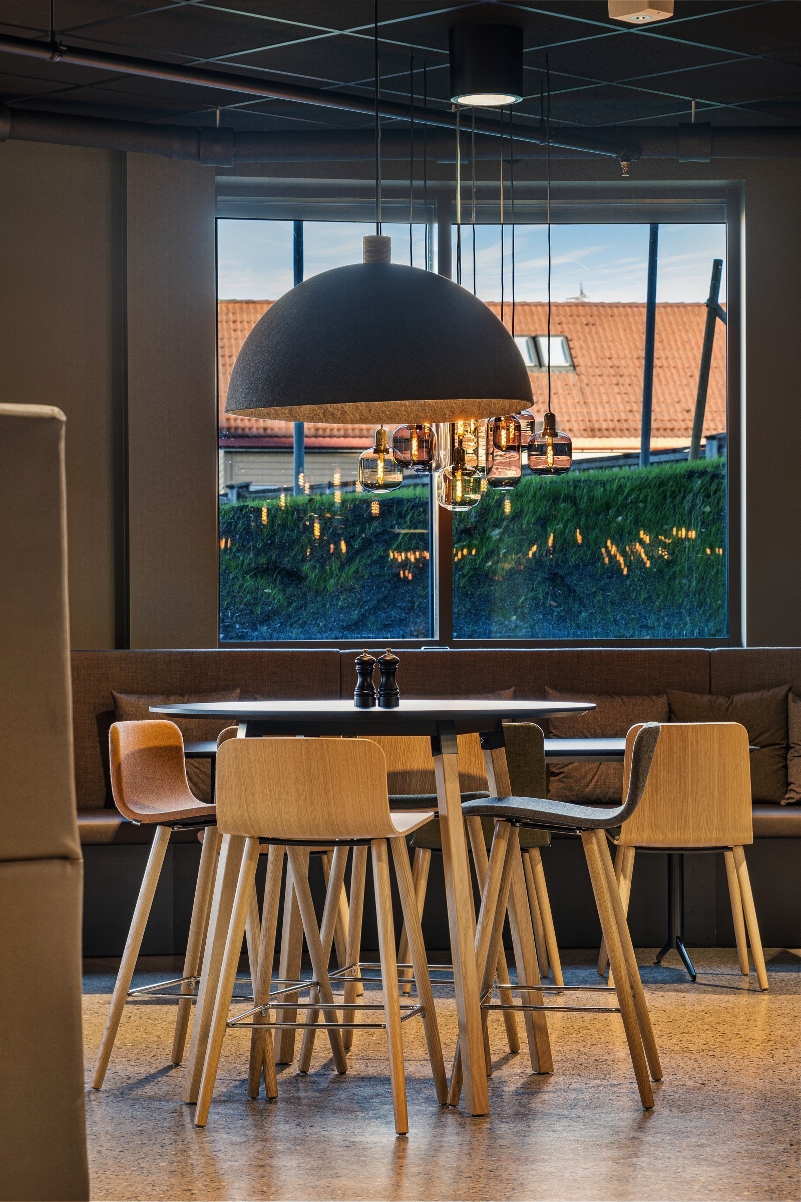 Lunt og godt, både for lunsj og uformelle møter under og etter arbeidstid. Galleribilde