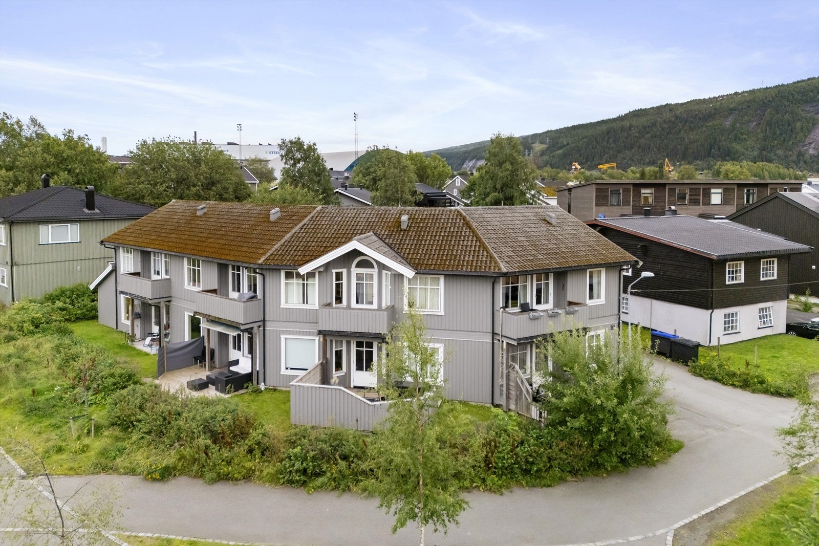 Borettslagets bygg ble satt opp i 2004, og består av totalt 8 leiligheter. Velkommen til en hyggelig visning! Galleribilde