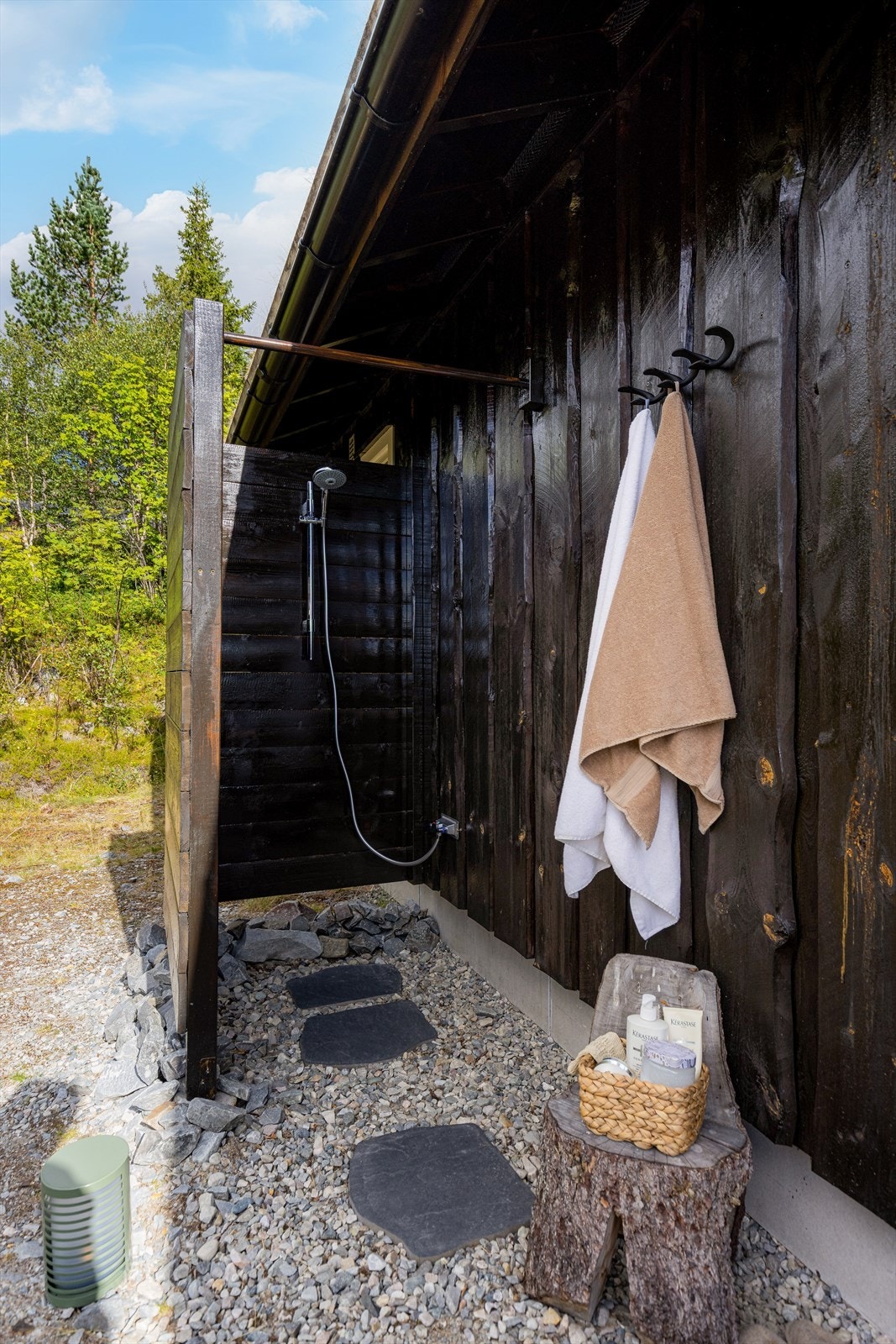 Utedusj med frostsikker kran. Galleribilde