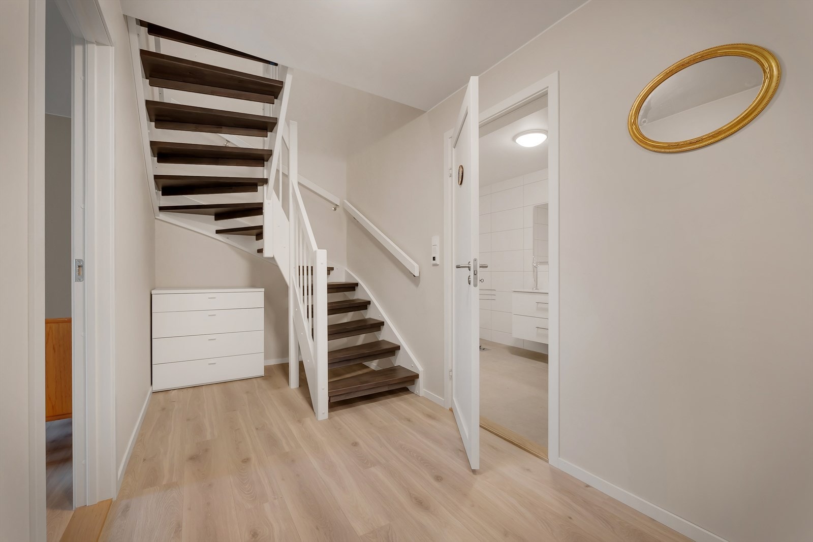 Trapp ned til underetasje Galleribilde