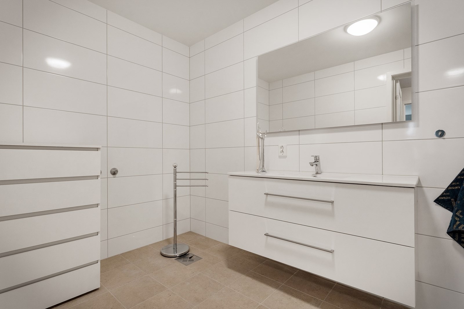 Pent flisbelagt bad Galleribilde