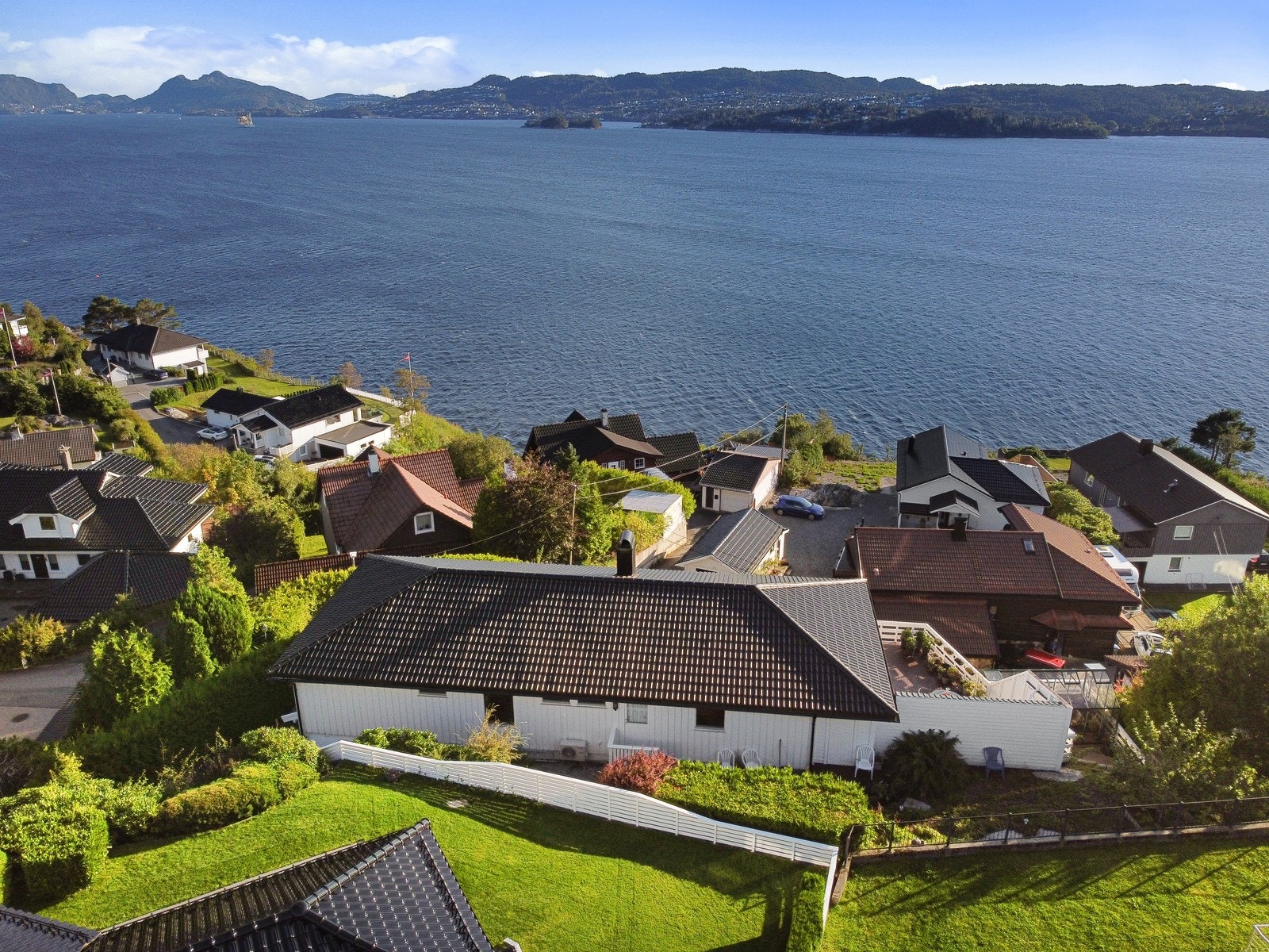 Flott utsikt mot sjøen. Galleribilde