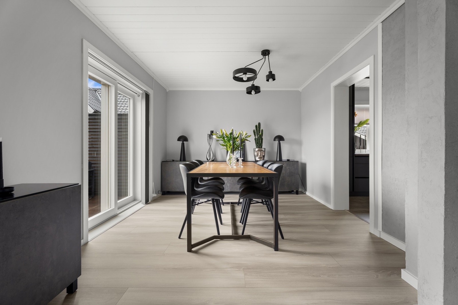 Fra stuen er det utgang til terrassen på 28 kvm Galleribilde