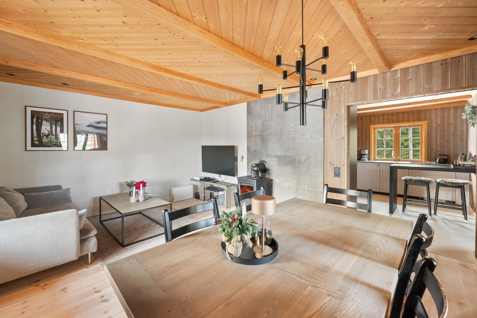 Velkommen til Mobakken 10, presentert av Malin Goa i Nordvik! Galleribilde