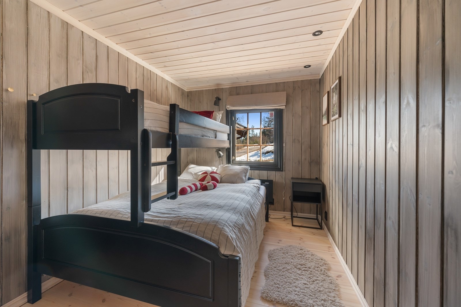 Soverom 2 er av god størrelse og har gode innredningsmuligheter. Galleribilde