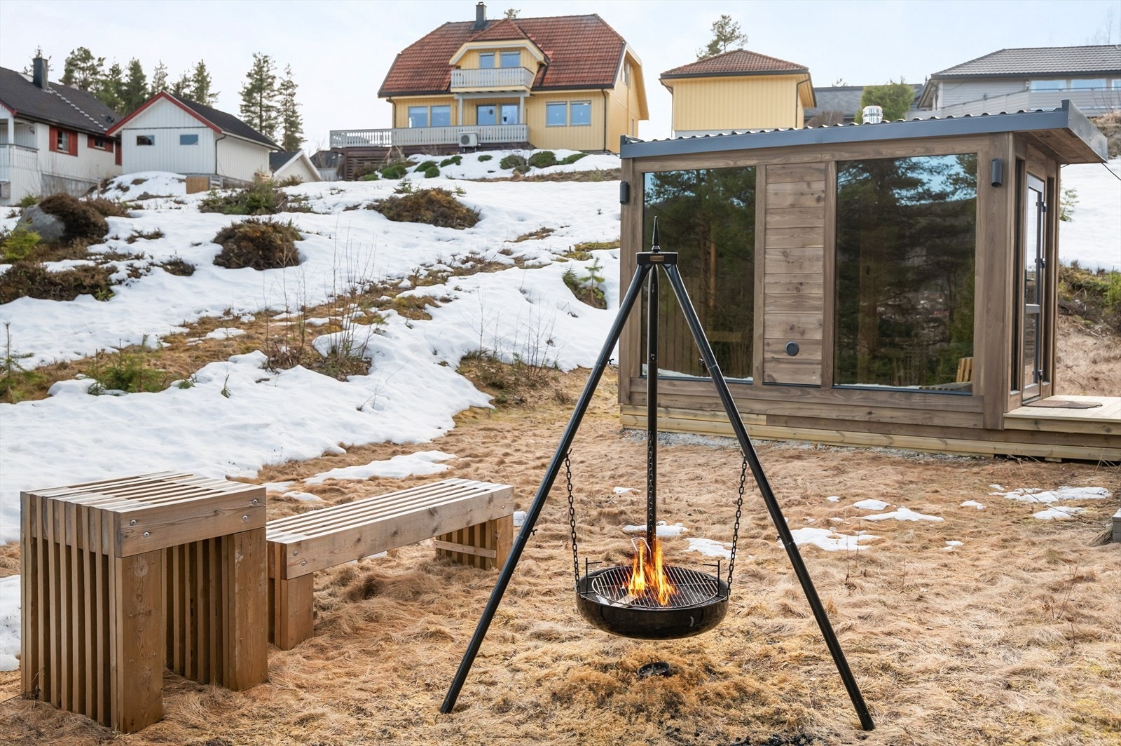 Pent opparbeidet hage med god boltringsplass for hele familien! Galleribilde