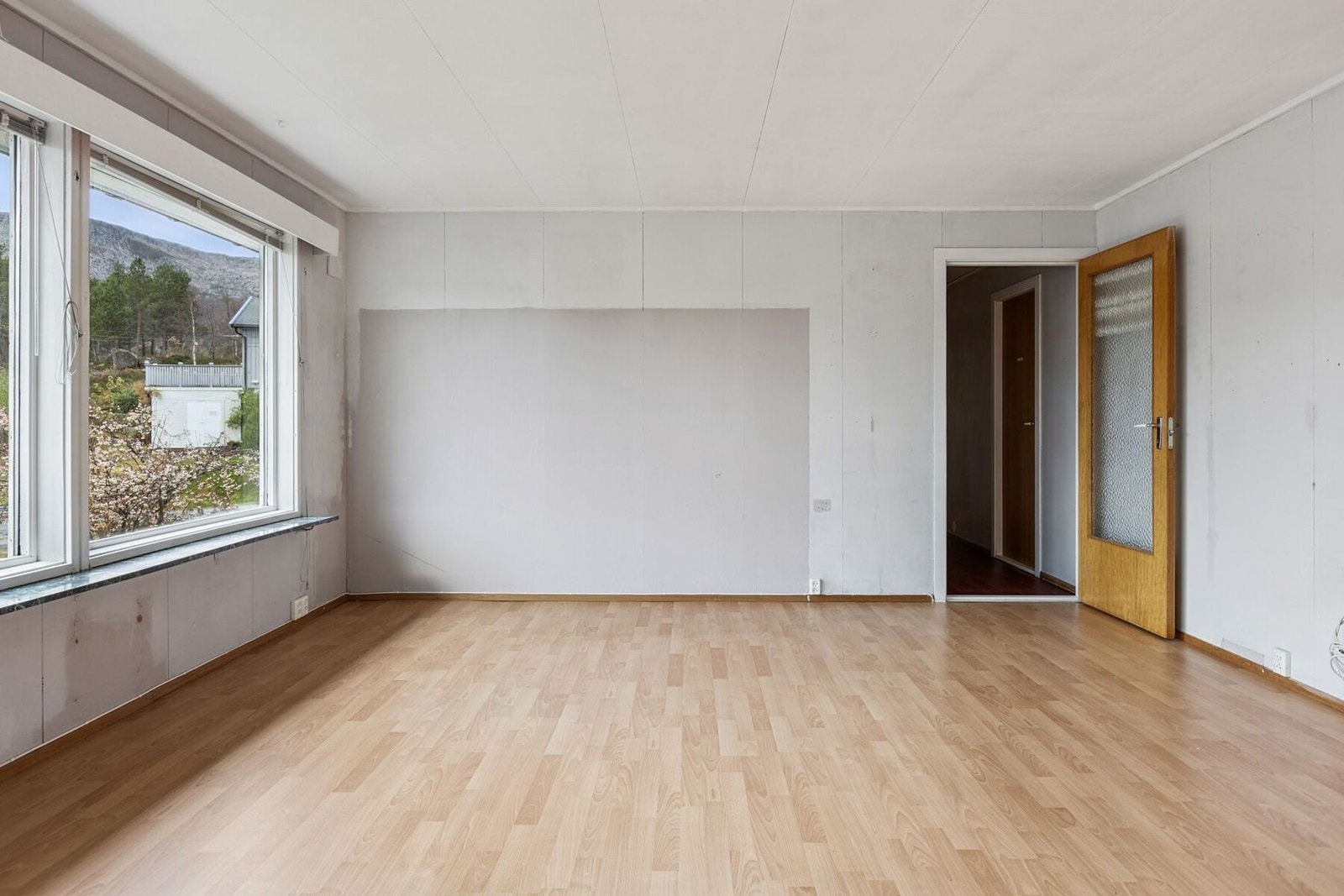 De fleste overflater og innredninger er fra byggeåret og krever oppgradering Galleribilde