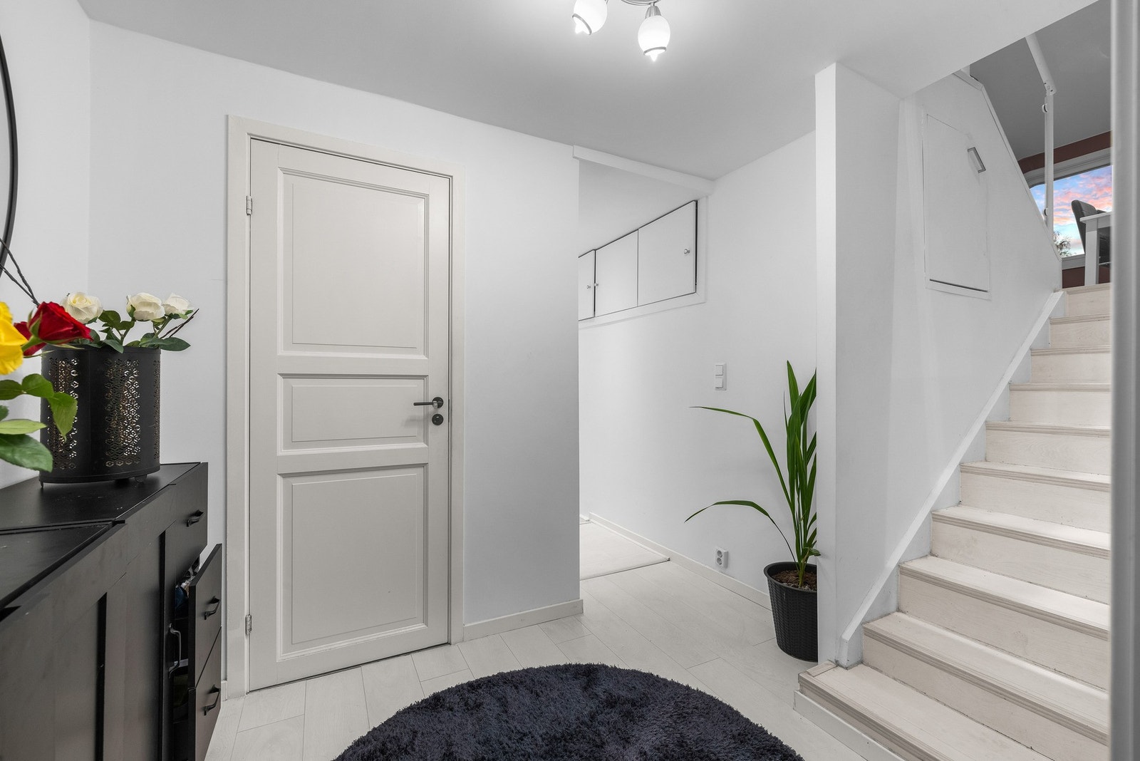 Vi beveger oss ned i u.etasjen. Ved trappen er det et teknisk rom. Galleribilde