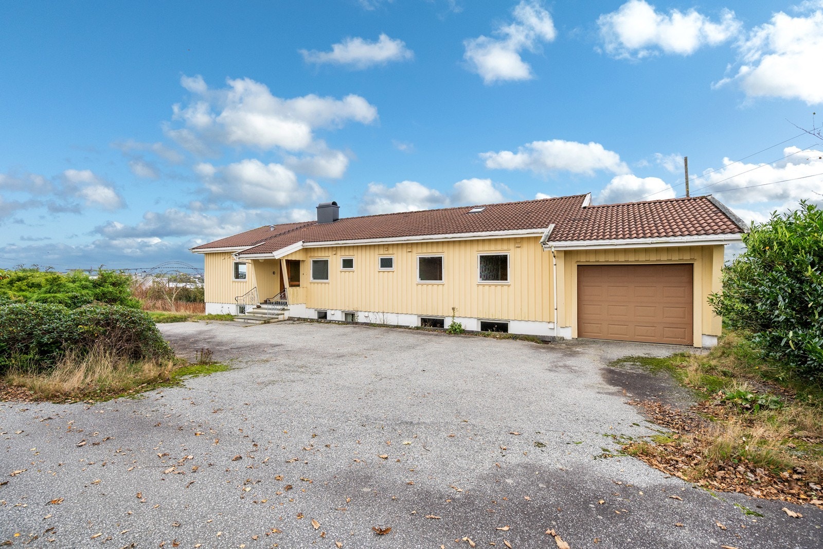 Garasje med plass til en bil Galleribilde