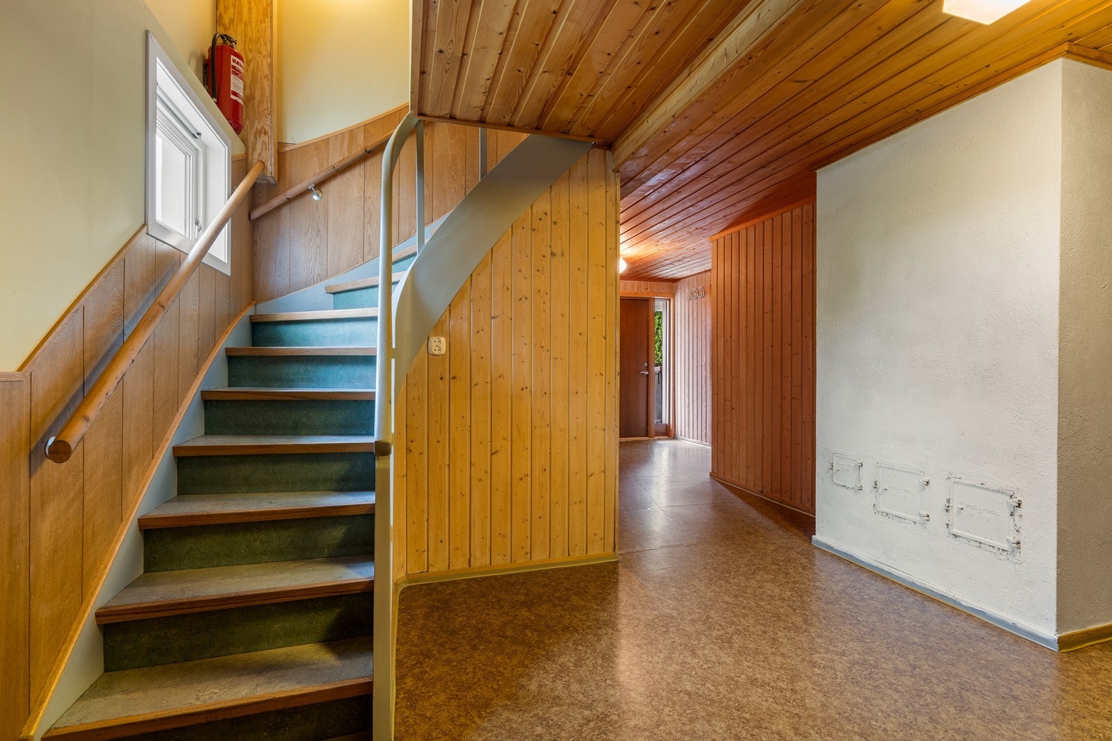 Trapperom ned til kjeller Galleribilde