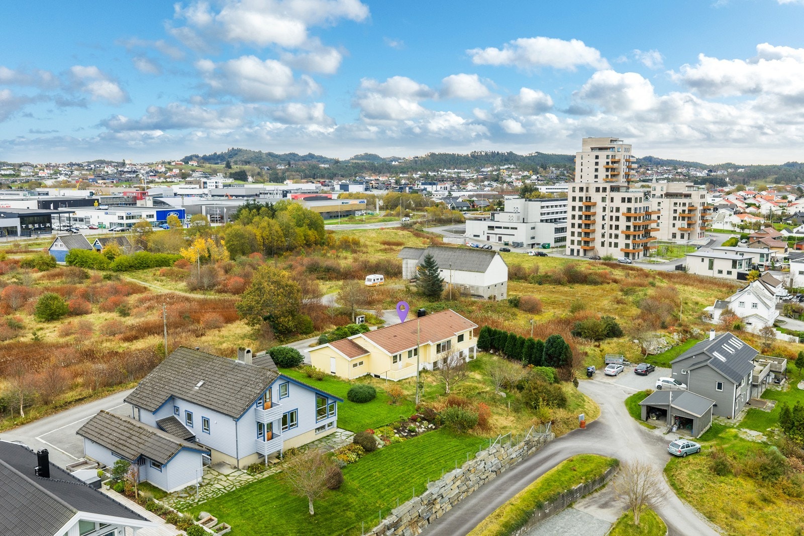Hva med en svømmetur i bassenget, eller hotellfrokost? Kort rusletur til Park Pluss med bl.a coop butikk Galleribilde