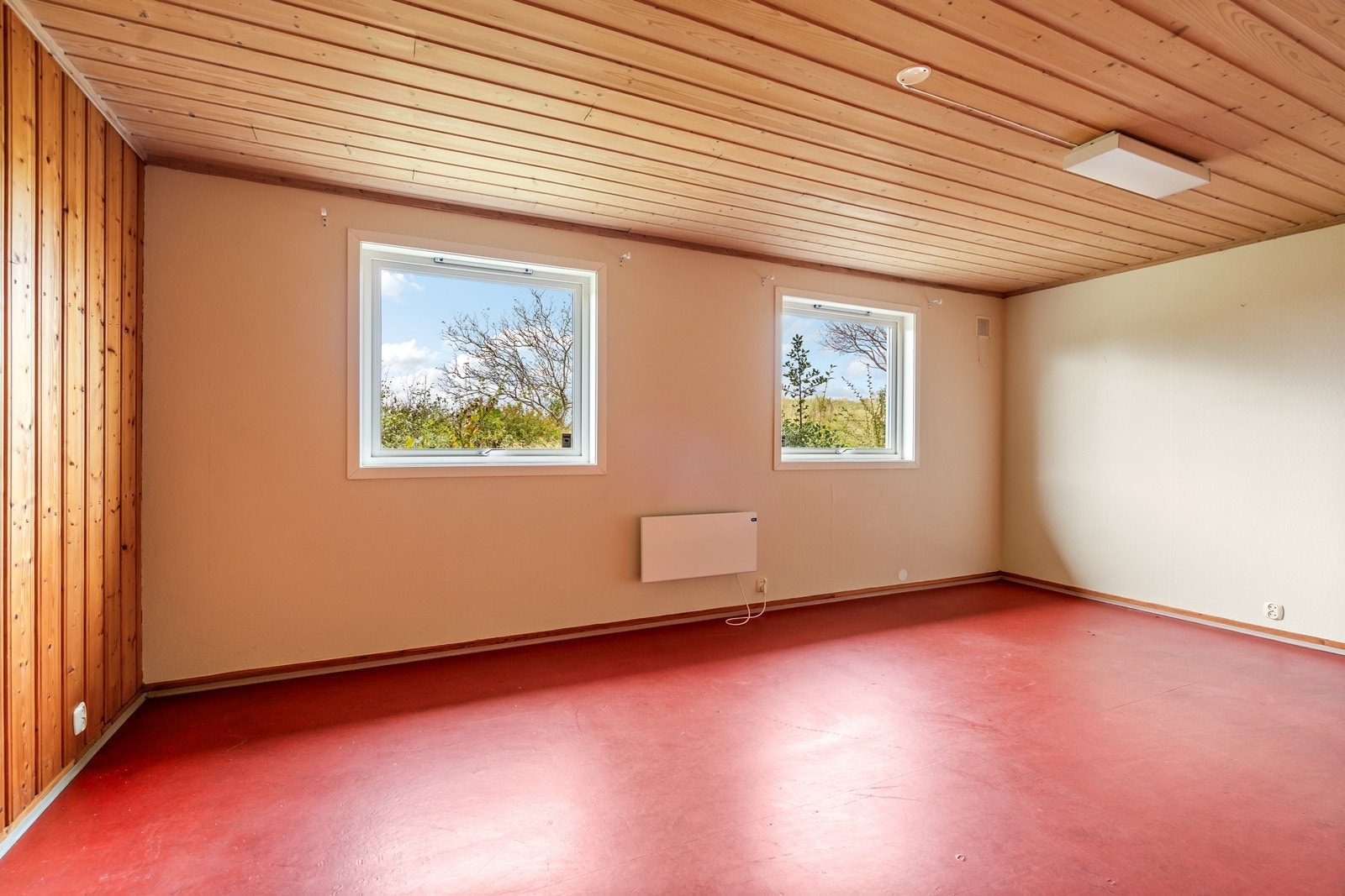 Kjellerstue med godt med lysinnslipp Galleribilde