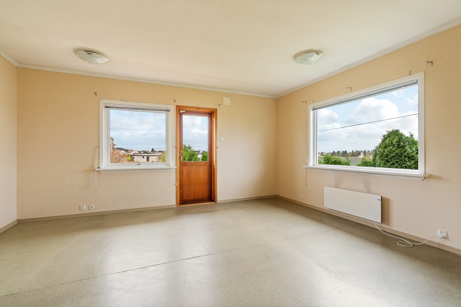 Spisestue med utgang til sørvendt altan Galleribilde