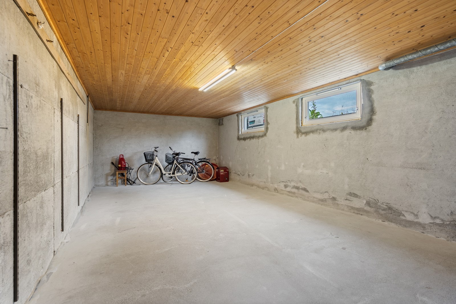 Uinnredet rom med betydelig potensiale. Kino, vinkjeller, treningsrom? Skap din drømmeplass Galleribilde