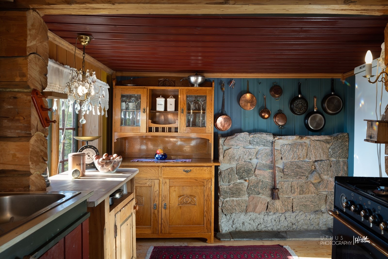 Hytta har en gjennomgående god sjarm. Galleribilde