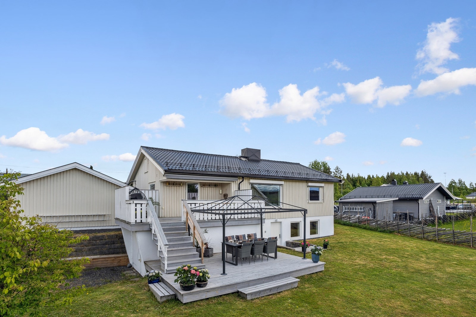 Dette er en velholdt og flott enebolig Galleribilde