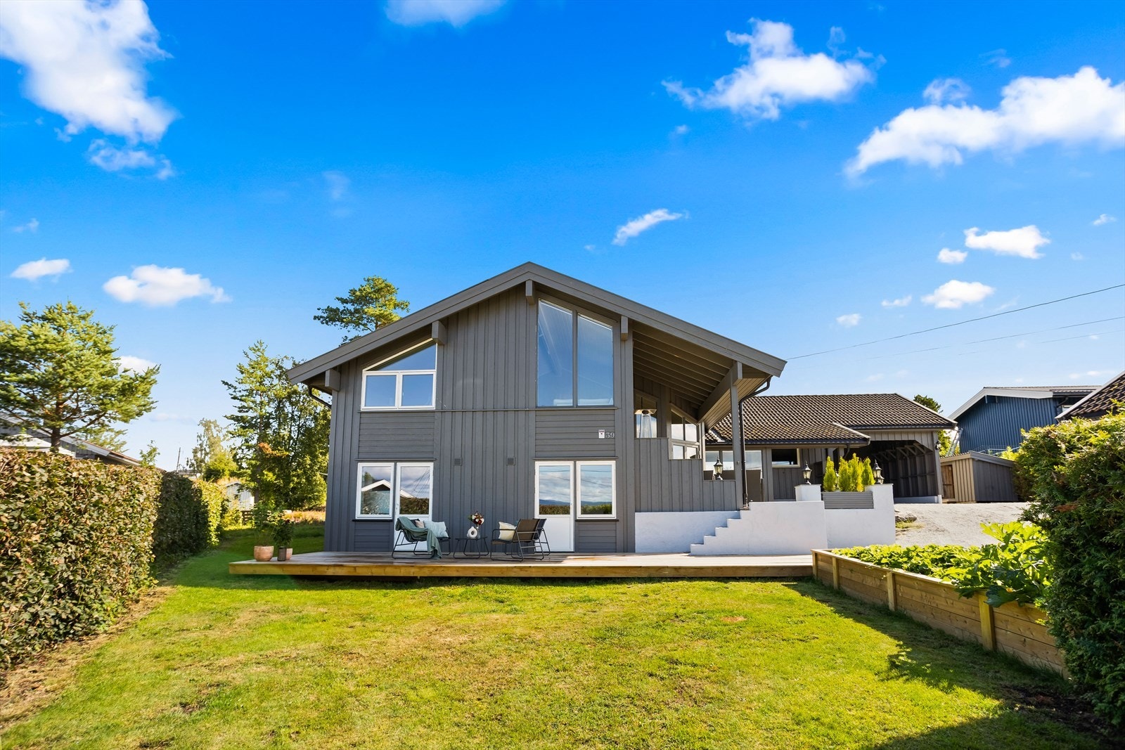 Hage med boltreplass for hele familien! Galleribilde