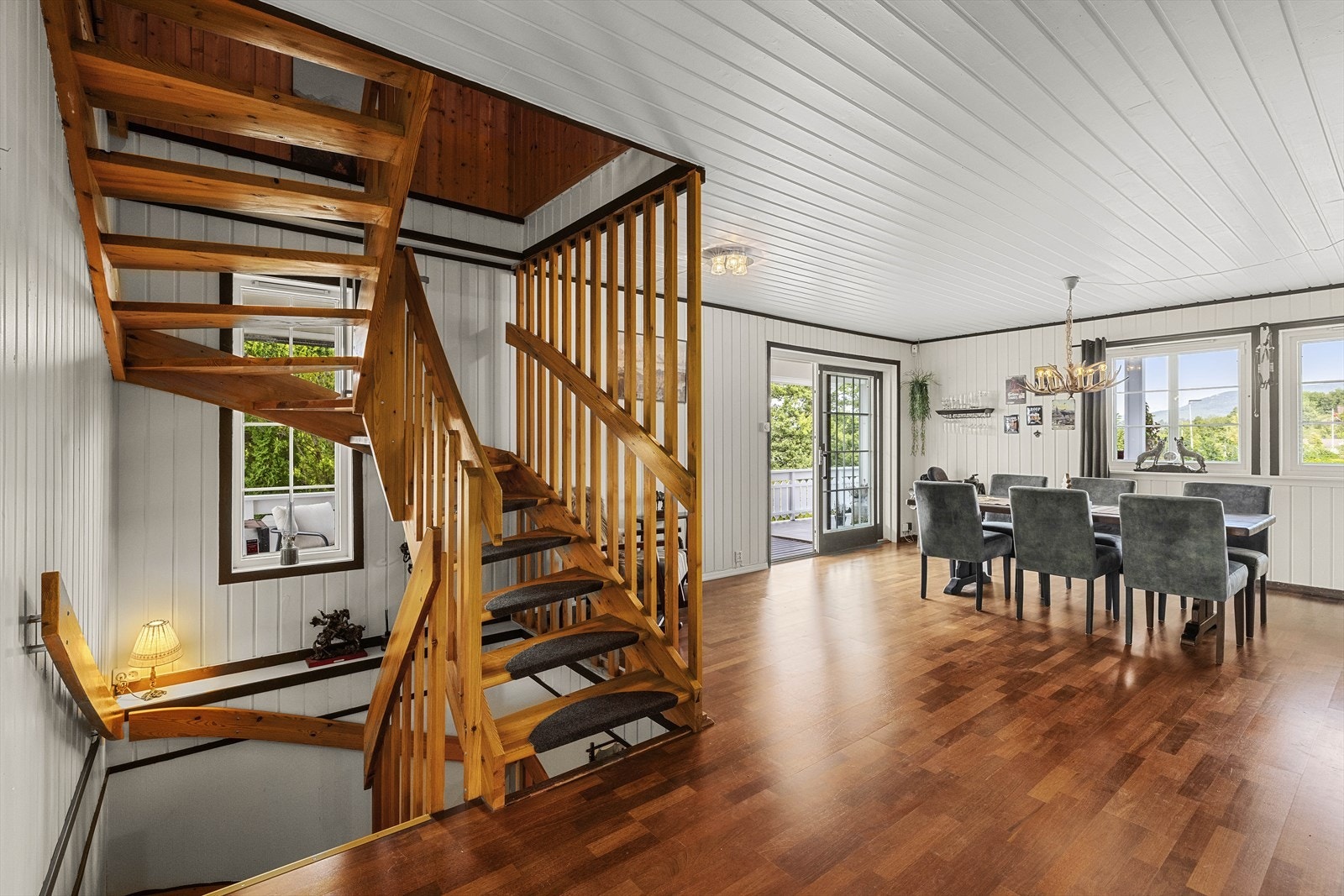 Trapp opp til boligens 2. etasje Galleribilde