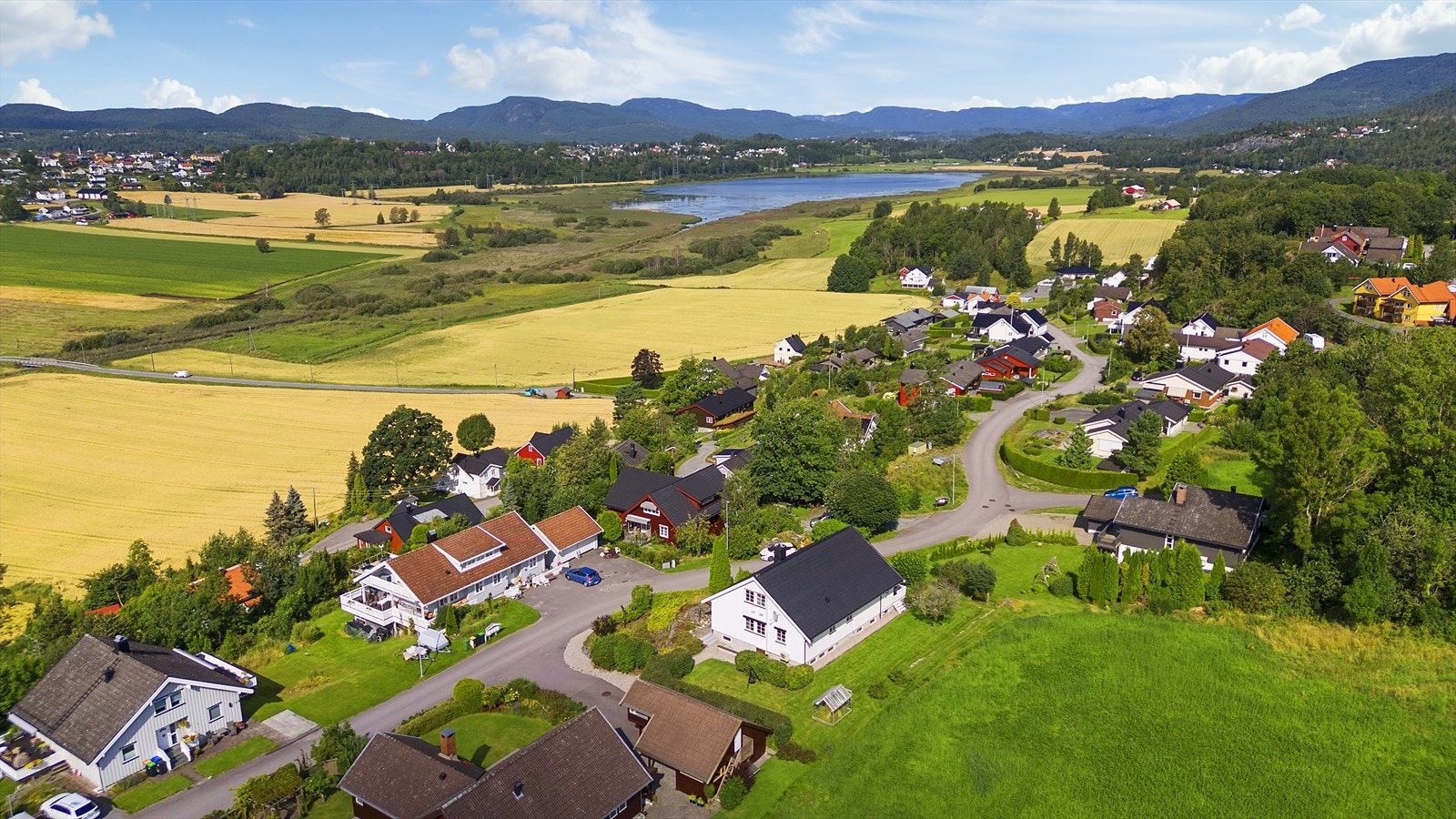 Flott utsikt mot vakre Gjerpensdalen Galleribilde