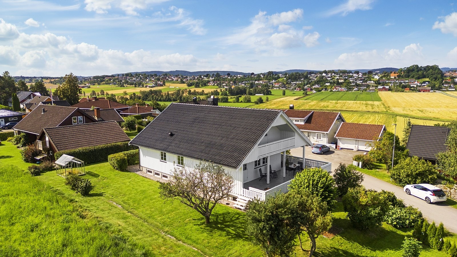 Denne familieboligen har en attraktiv beliggenhet i blindvei i et populært boligområde på Sneltvedt i Skien Galleribilde