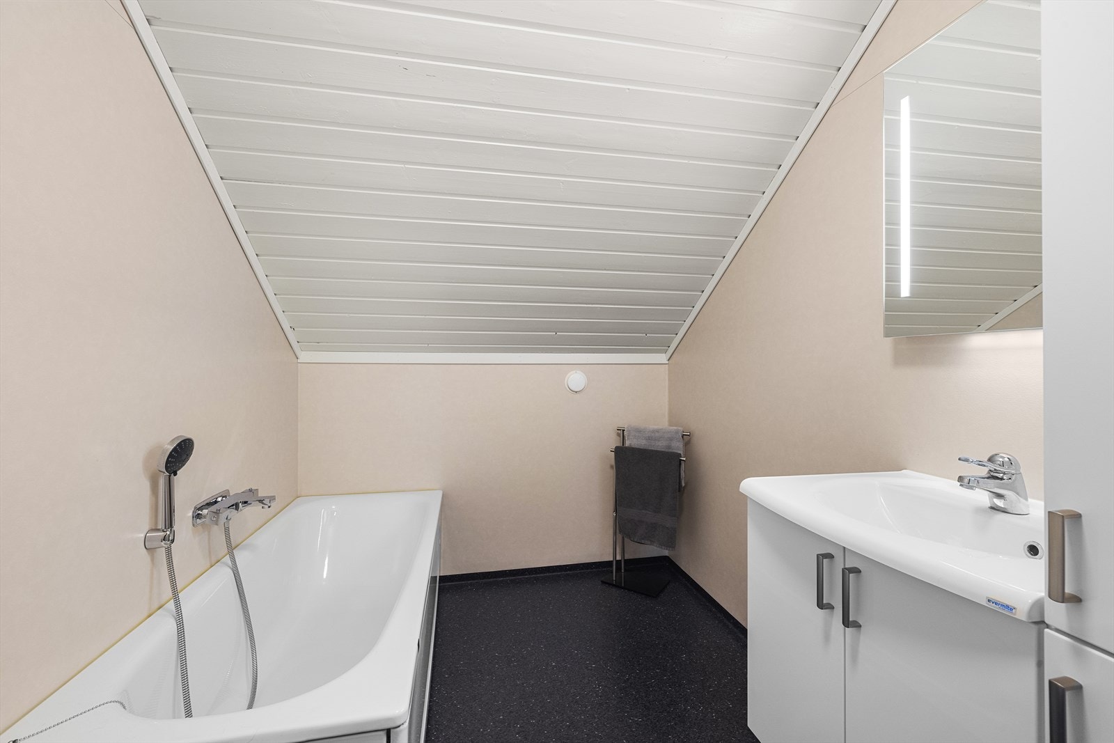 Baderom i boligens 2. etasje Galleribilde