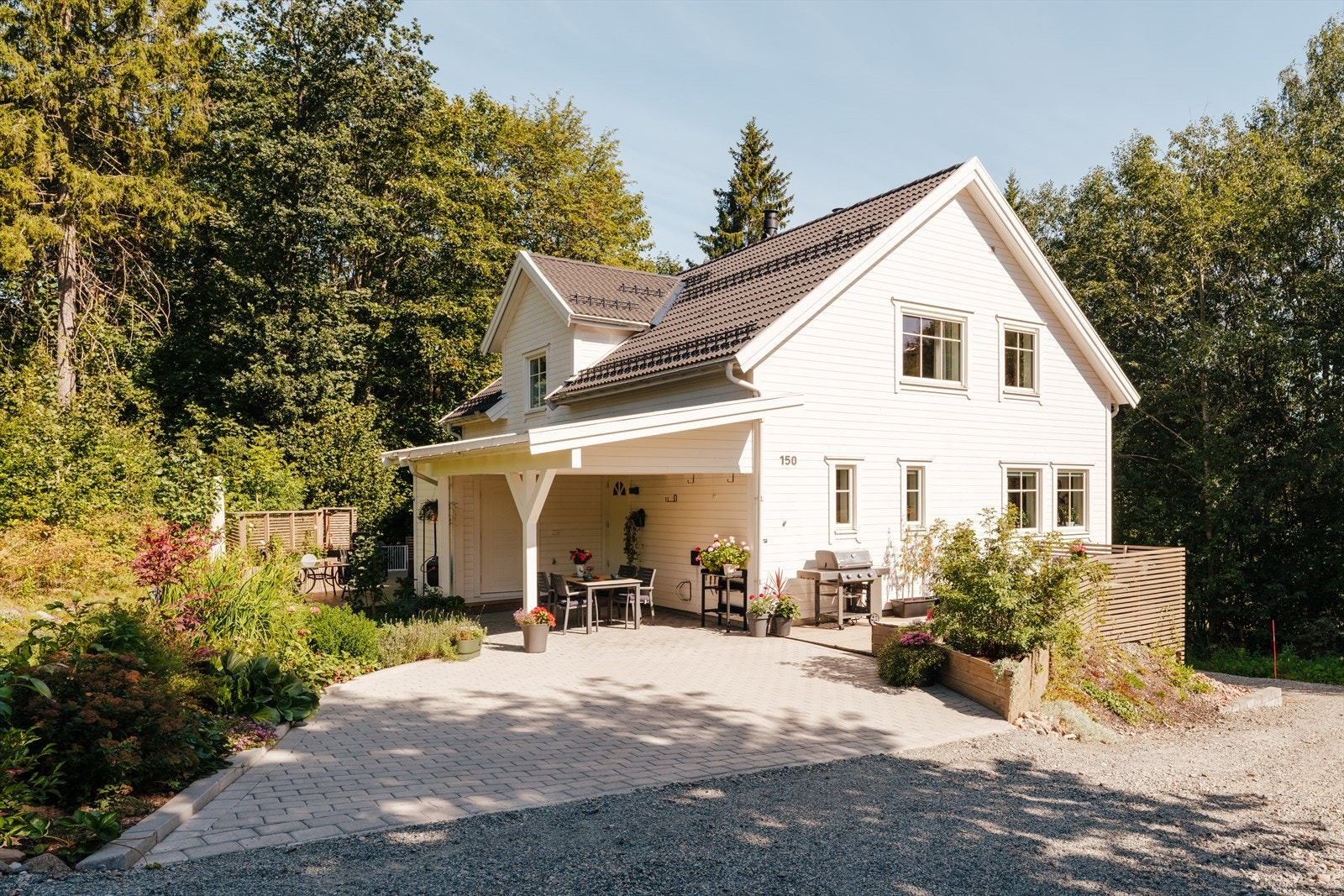 I henhold til matrikkelutskriften har denne seksjonen et eksklusivt tomteareal på 126,8 kvm. Arealet er tinglyst som tilleggsdel i seksjoneringen. Galleribilde