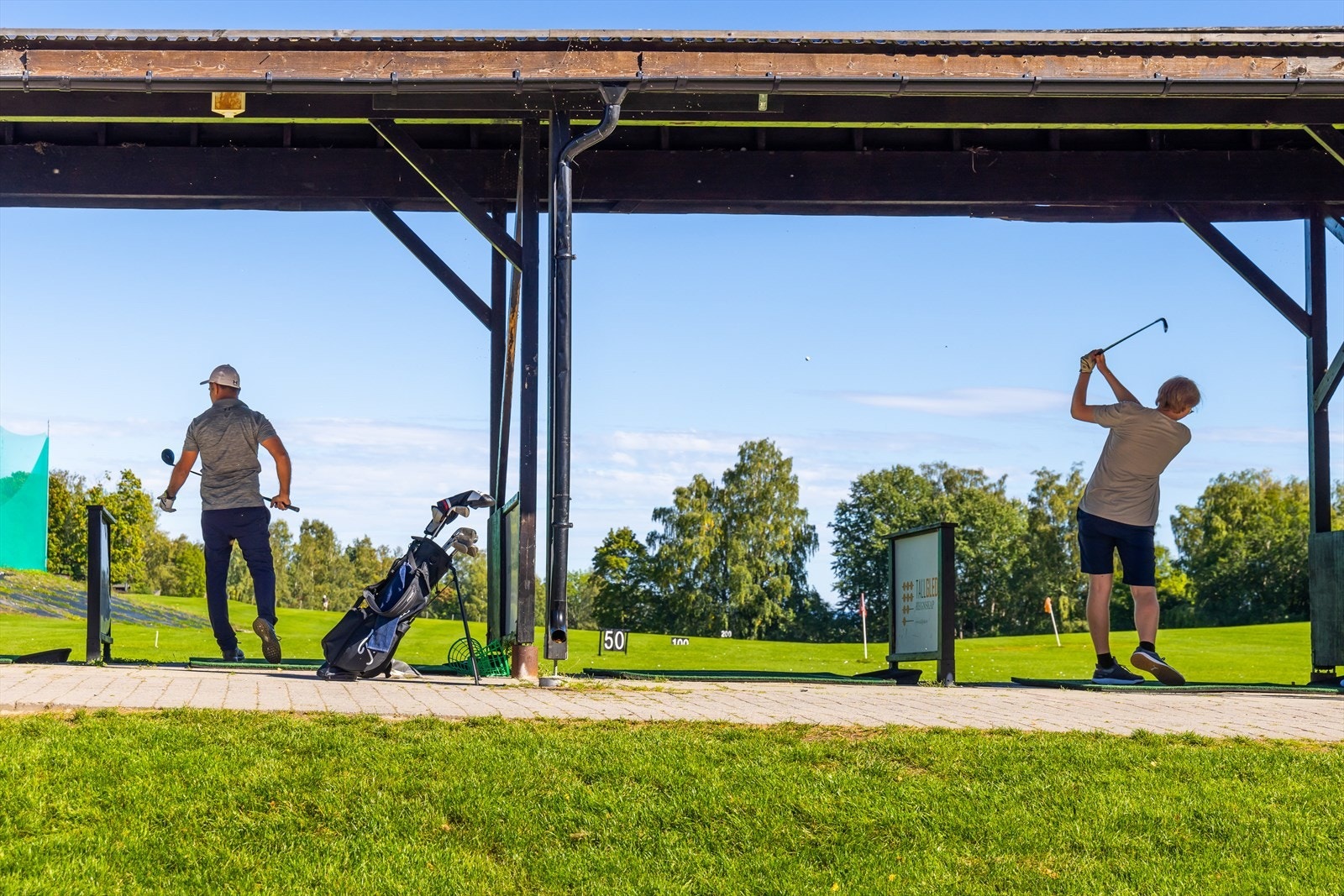 Ikke langt fra boligen finner du golfbane. Galleribilde