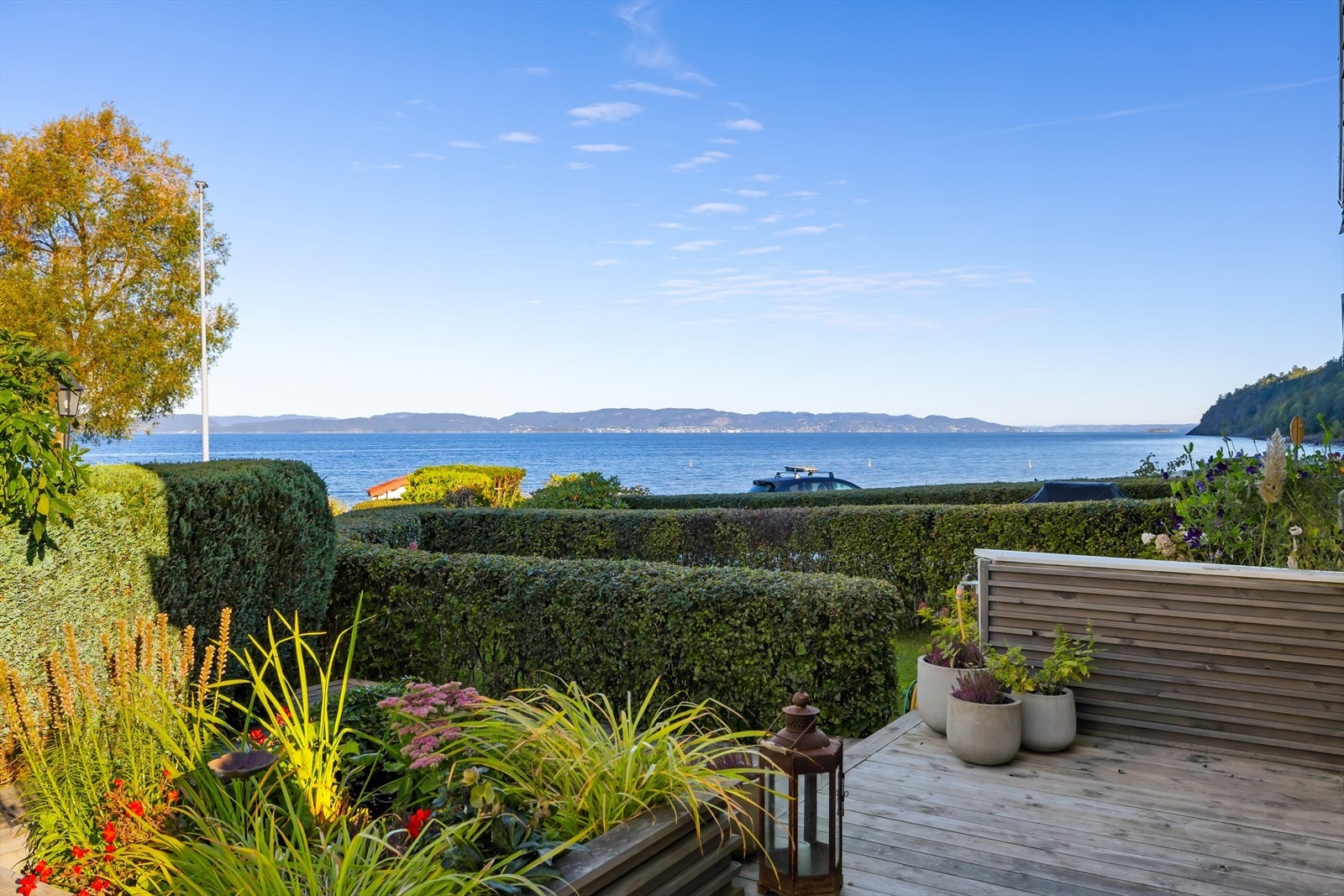 Nyt utsikten mot Hurumlandet fra en god solstol. Galleribilde