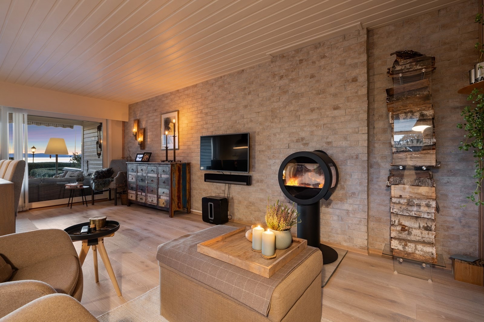 Peisen gir god varme på kaldere dager. Galleribilde