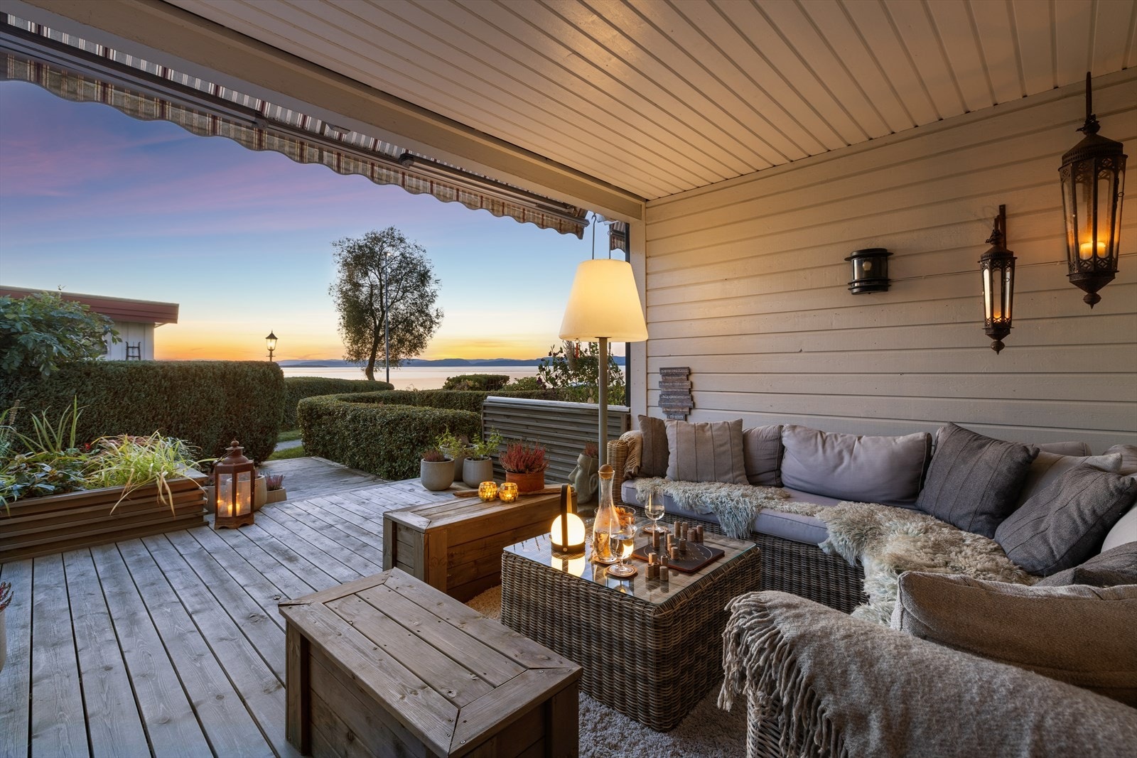 Nyt sene kvelder på terrassen. Galleribilde