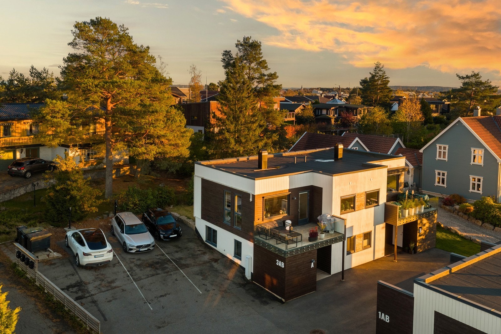 Boligen er fra 2020 og fremstår godt vedlikeholdt både innvendig og utvendig. Galleribilde