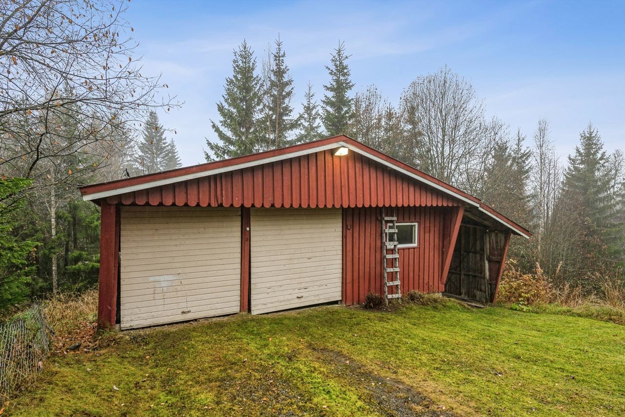 Frittstående dobbelgarasje. Galleribilde