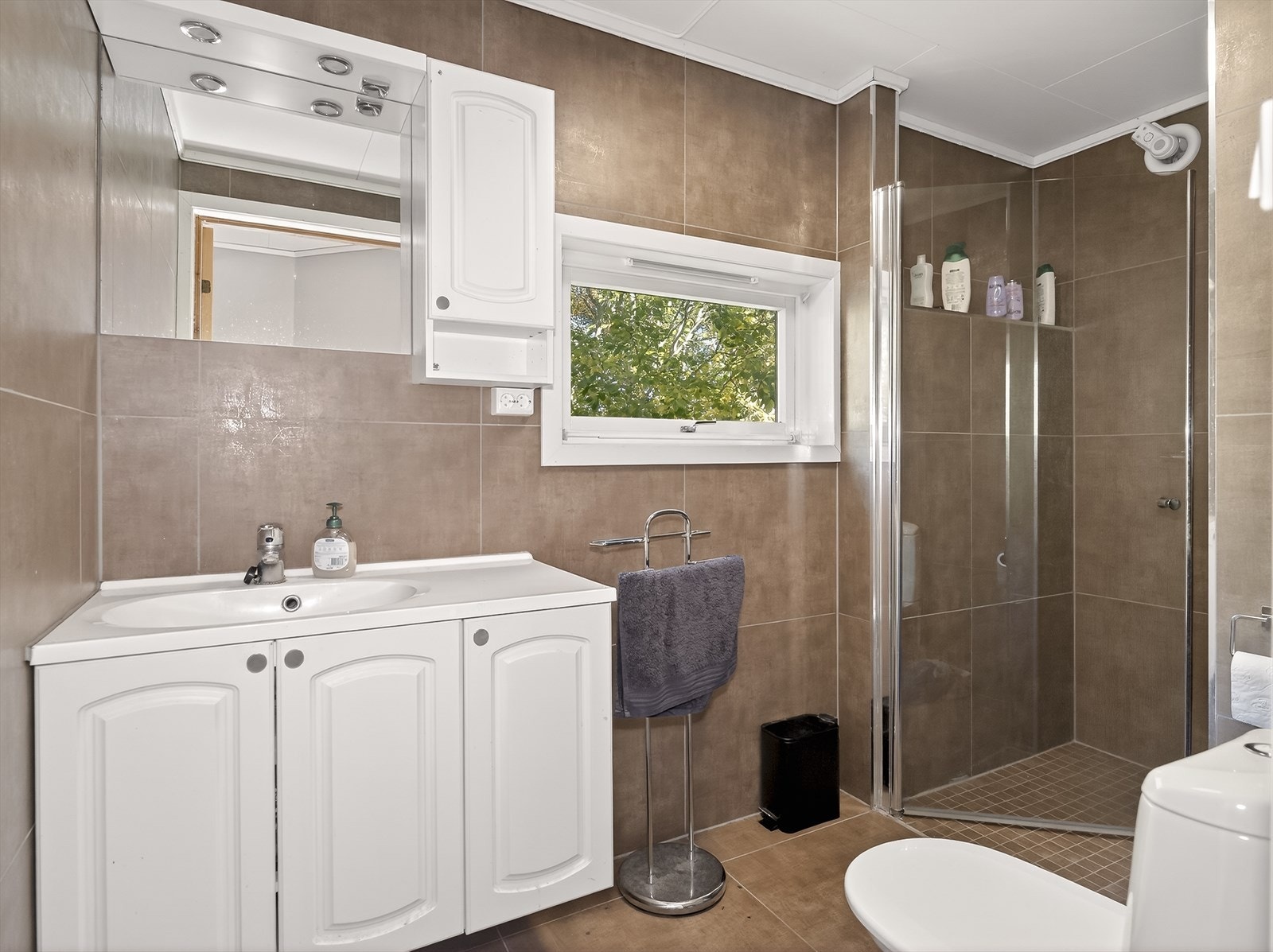 Uthuset har også eget bad Galleribilde