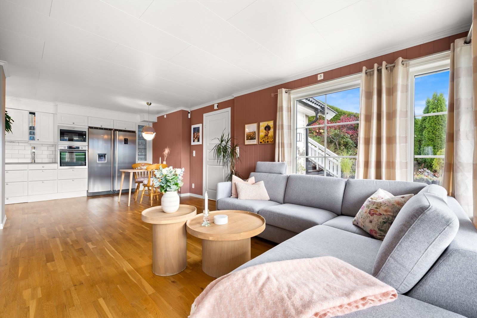 Stuen er enkel å møblere i ønskede soner. Galleribilde