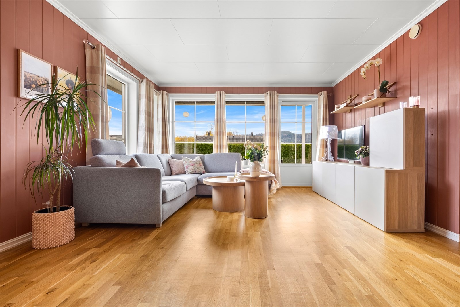 Utgang til terrasse fra stuen. Galleribilde