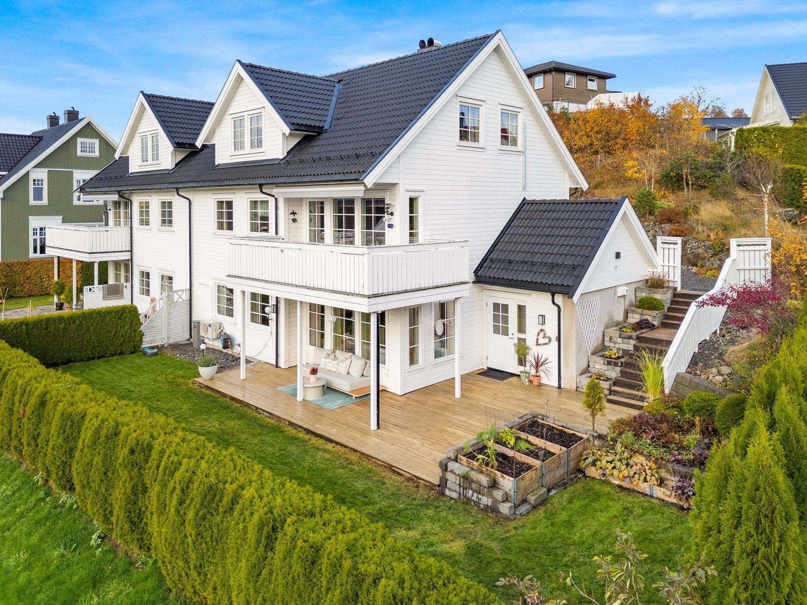 Velholdt leilighet med god planløsning og solrik, barnevennlig beliggenhet i et attraktivt og rolig boligområde i Dunihagen. Galleribilde