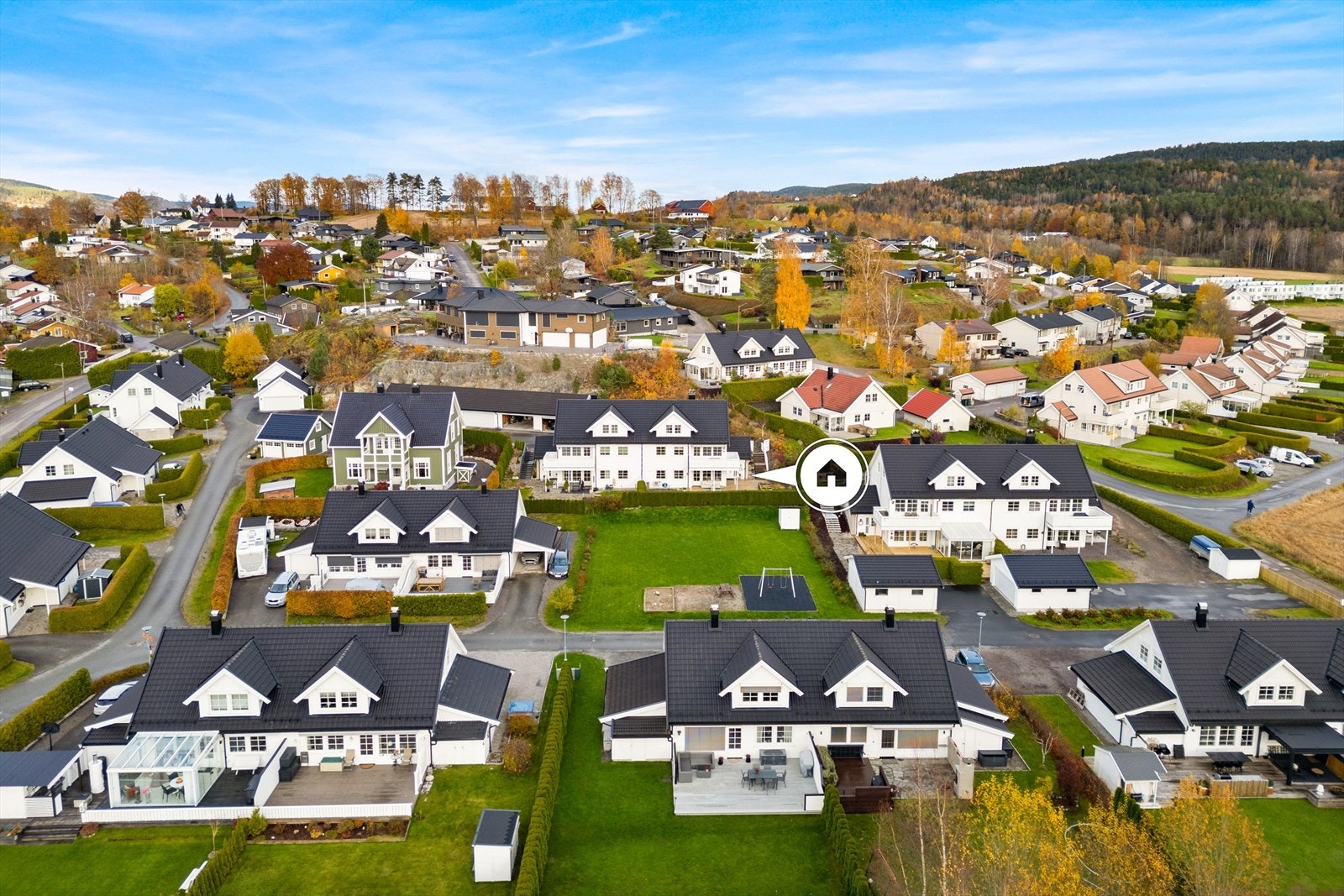 Her bor du i et trygt og etablert nabolag med kort vei til det meste du trenger i hverdagen. Galleribilde