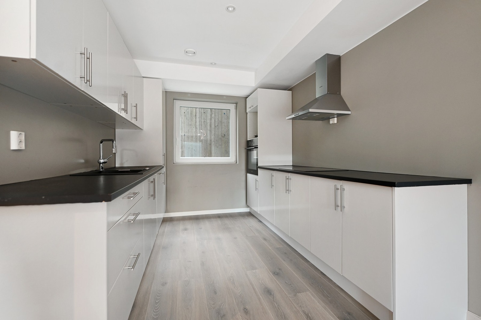 Kjøkkenet er praktisk innredet. Galleribilde