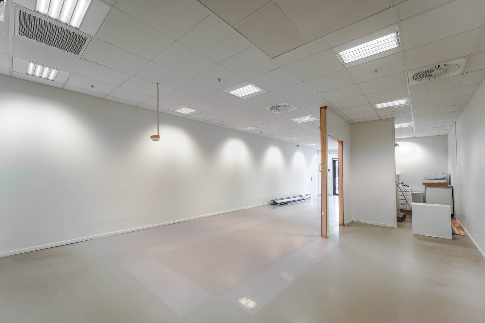 Kontor 236 - Nymalt kontorlokalet Galleribilde