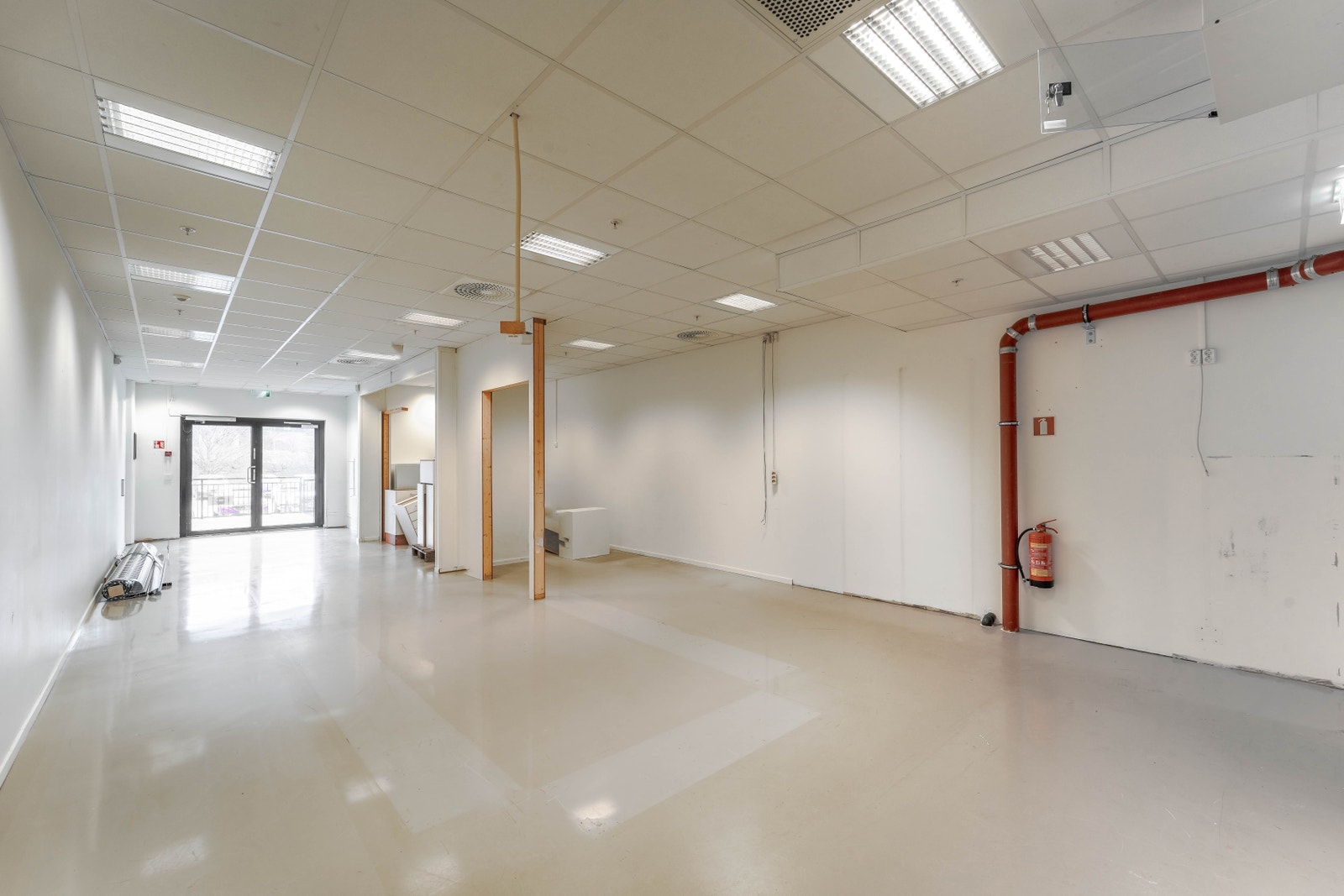 Kontor 236 - belegg på gulvet og himling Galleribilde