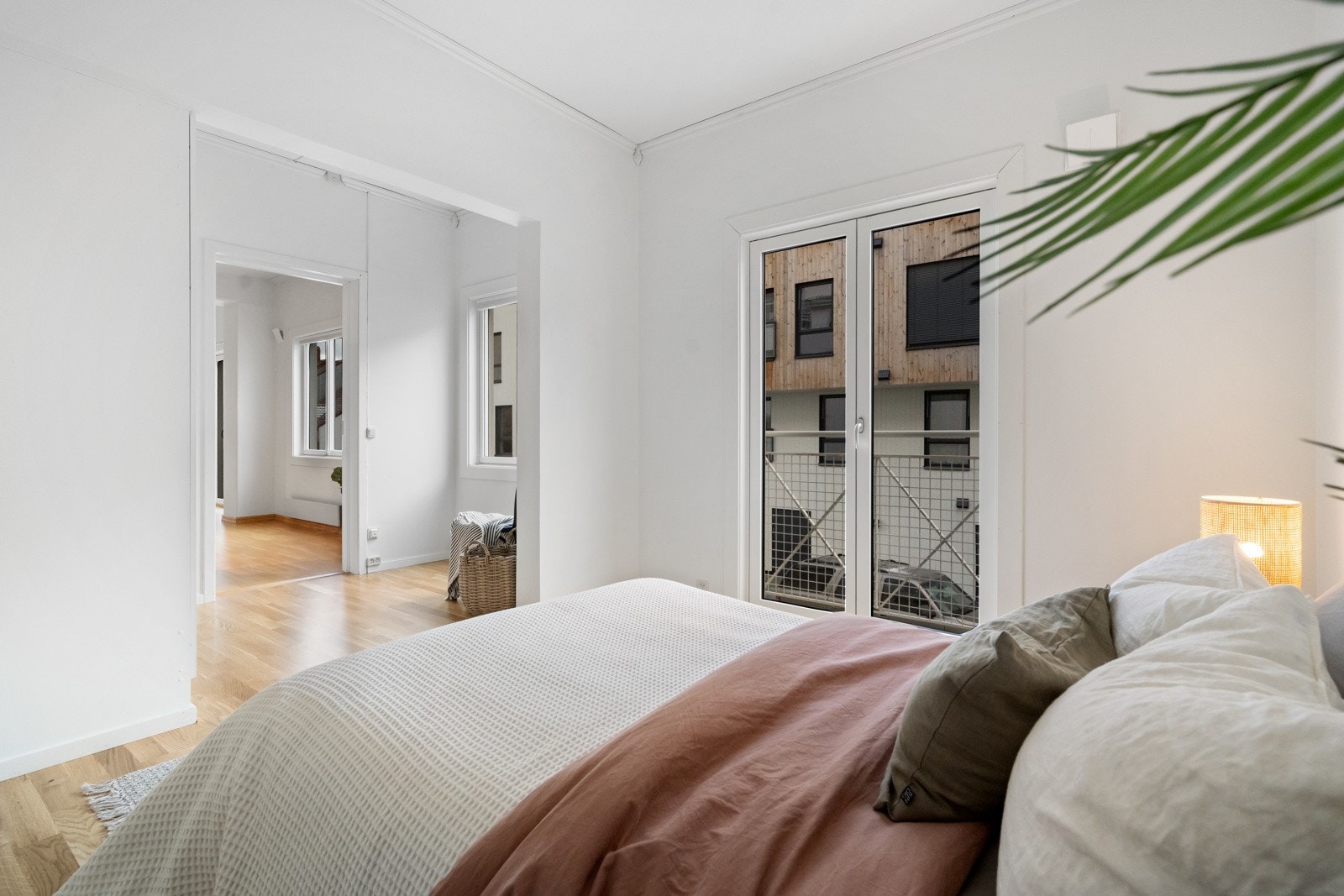 Liten gang mellom stue og soverommet - fin hjemmekontor/studieplass Galleribilde