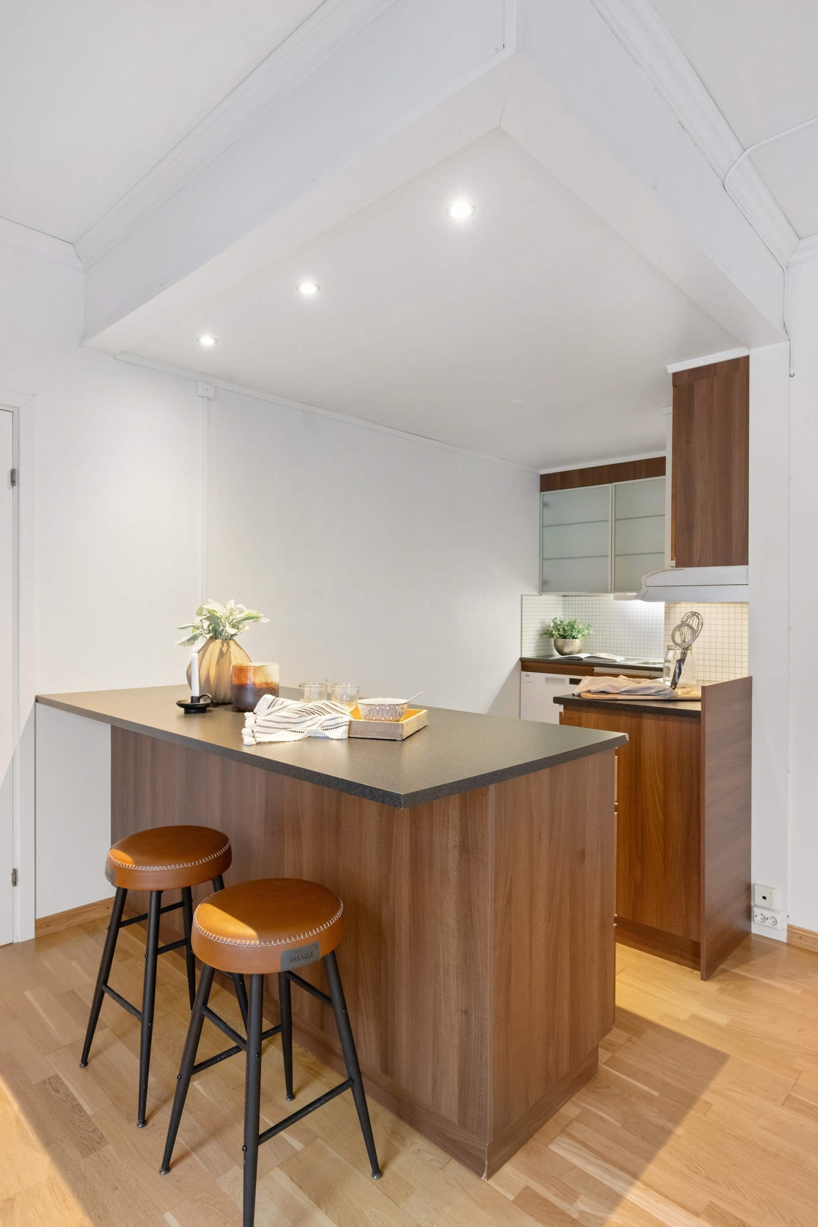 Hyggelig spiseplass ved kjøkkenbenken Galleribilde