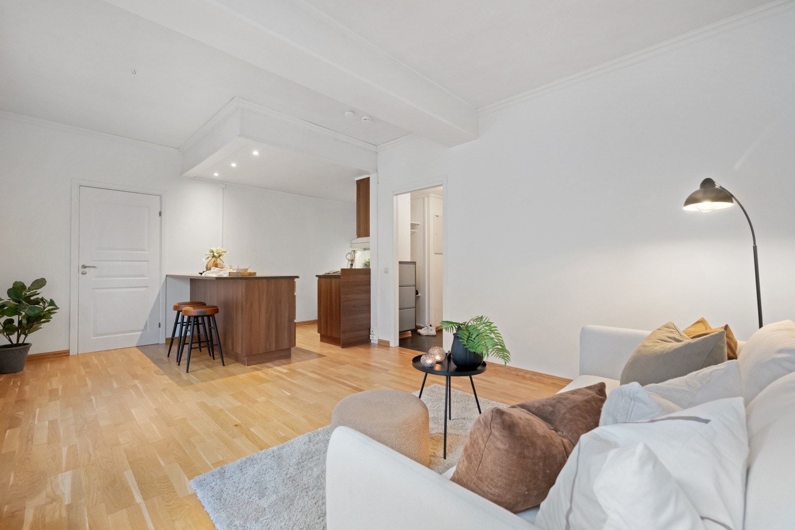 Stue & kjøkken i åpen løsning Galleribilde