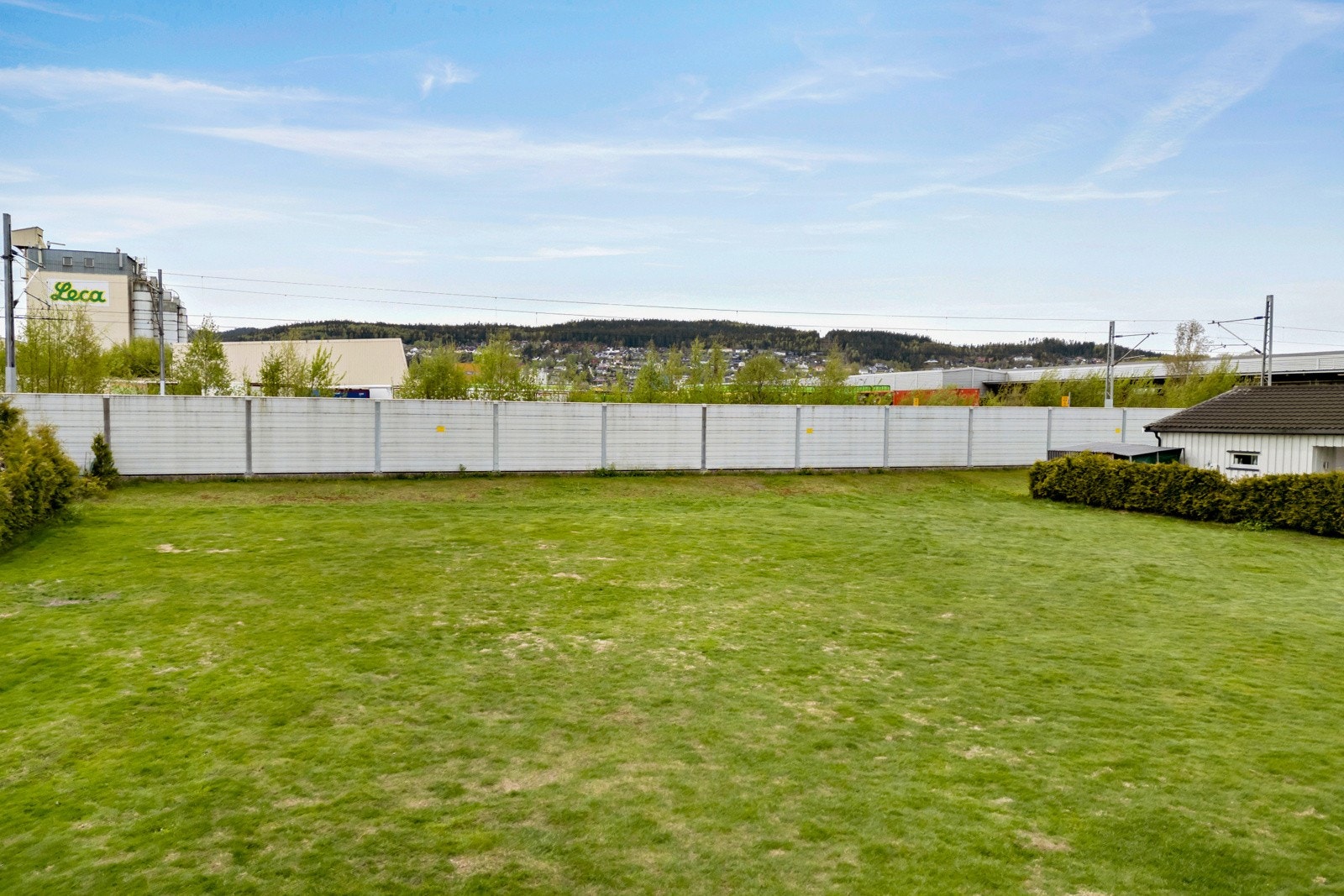 Mulighet for å bygge enebolig på ca 80 kvm grunnflate + dobbelgarasje Galleribilde