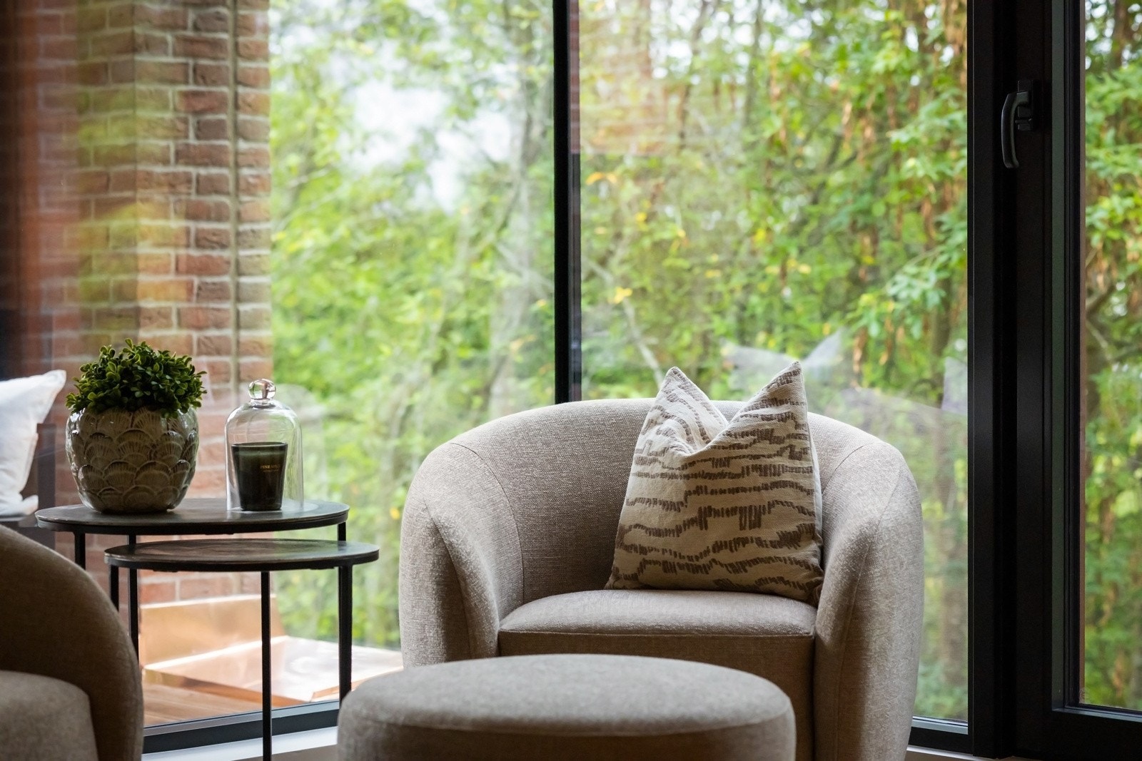 Utgang fra kjøkken del, til koselig frokost terrasse.