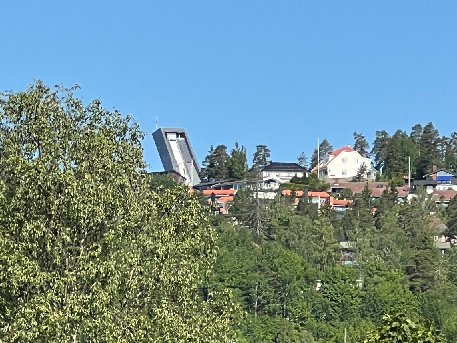 Utsikt fra terrassen mot vest.